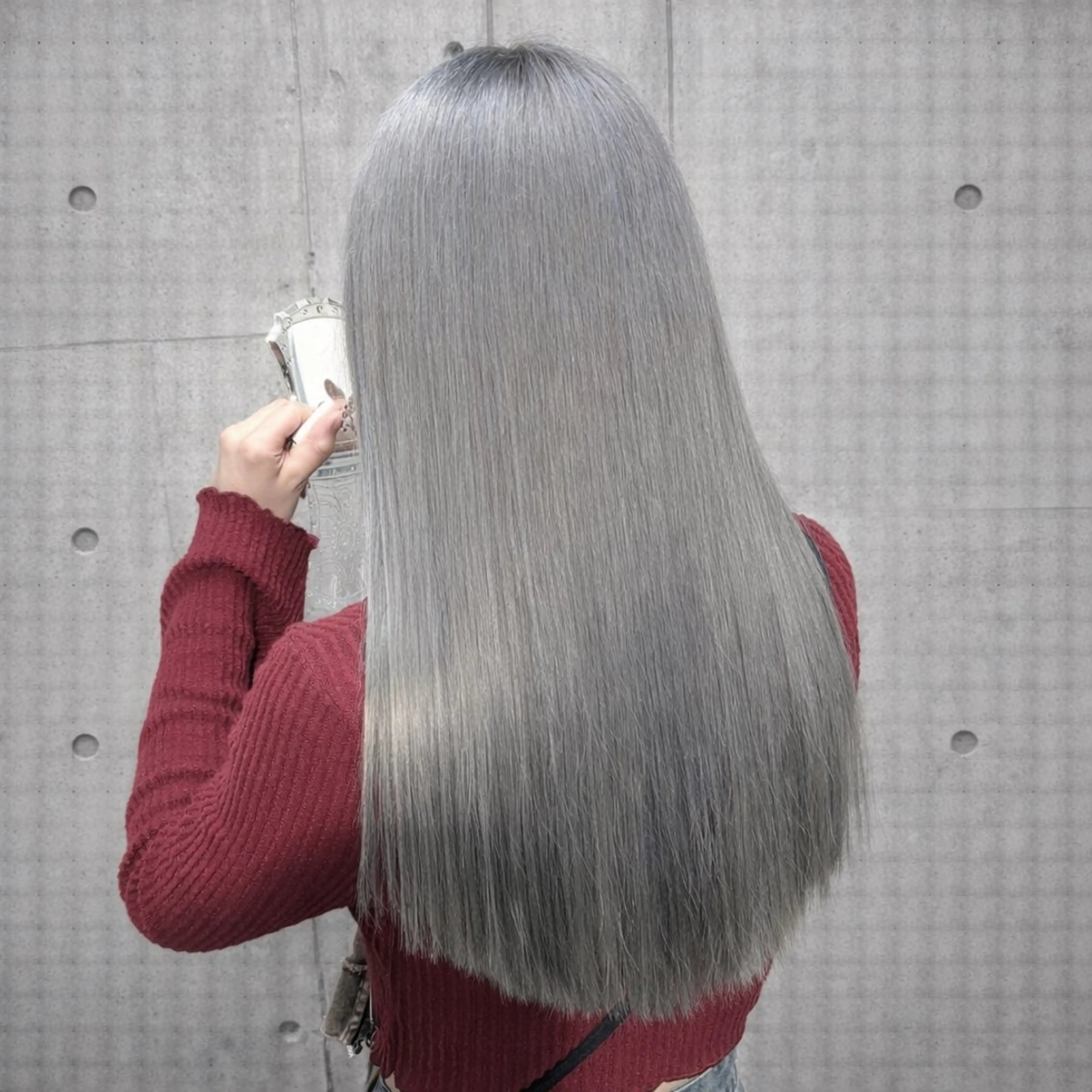 セミロング カラー ブリーチ ケアブリーチ ハイトーンカラー シルバー ホワイトシルバー ヘアカラー ✨ブリーチ支持No1 複雑履歴修正/舘岡のヘアスタイル