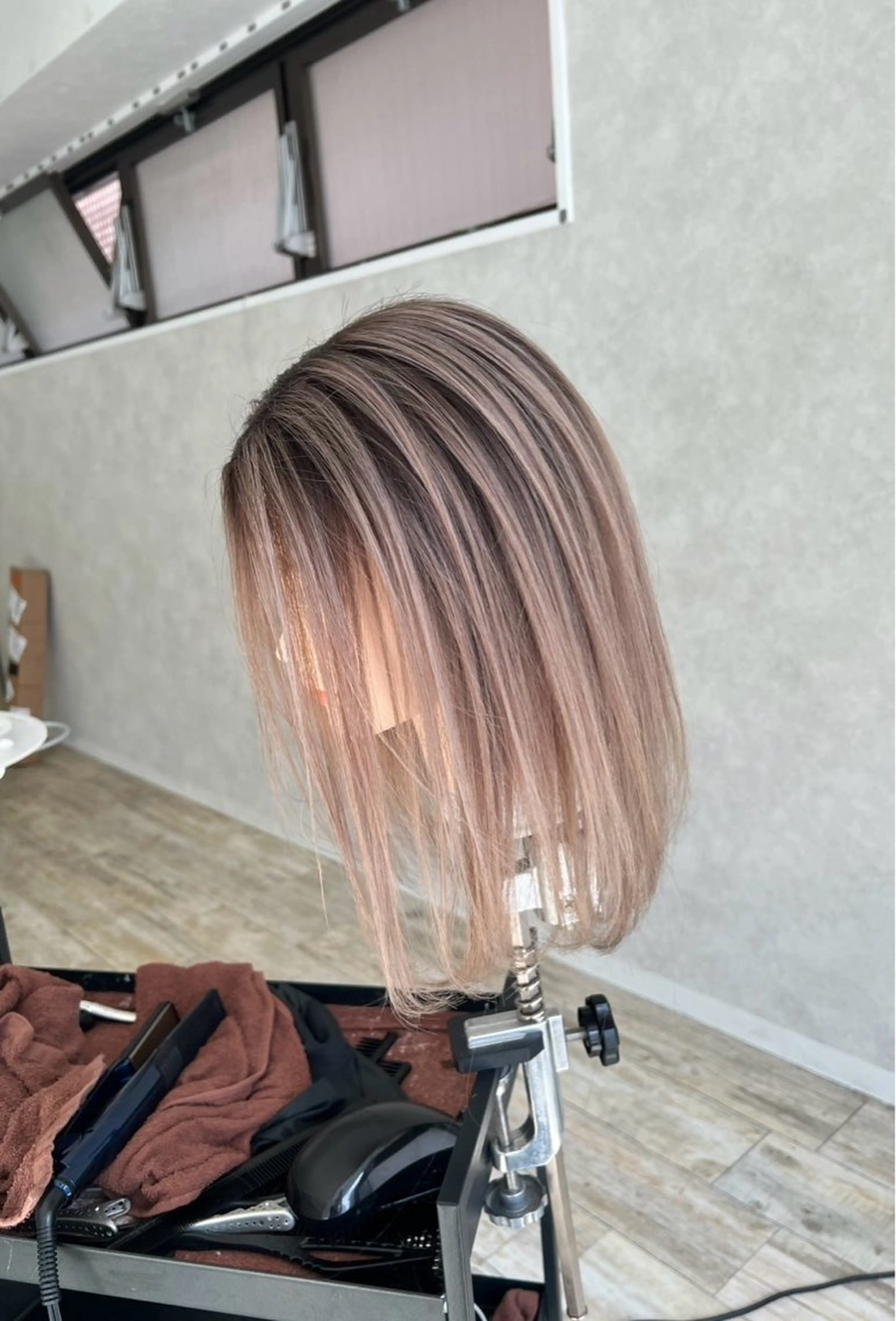 ミディアム カラー バレイヤージュ ベージュカラー ホワイトベージュ レイヤーカット ヘアカラー トリートメント 指名数No.1 /NAOYAのヘアスタイル