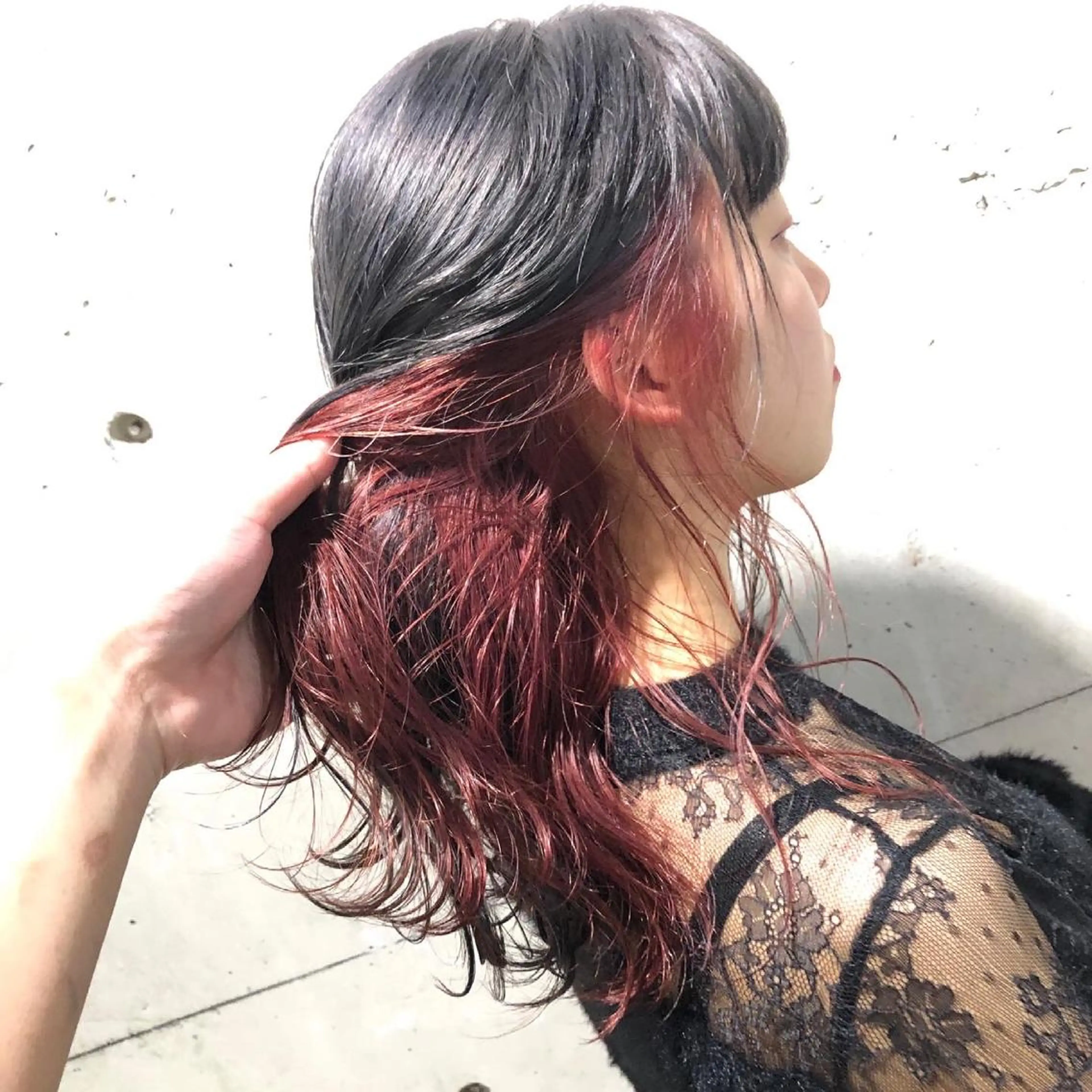 セミロング 寒色＆ブリーチ特化 寒色MiOのヘアスタイル