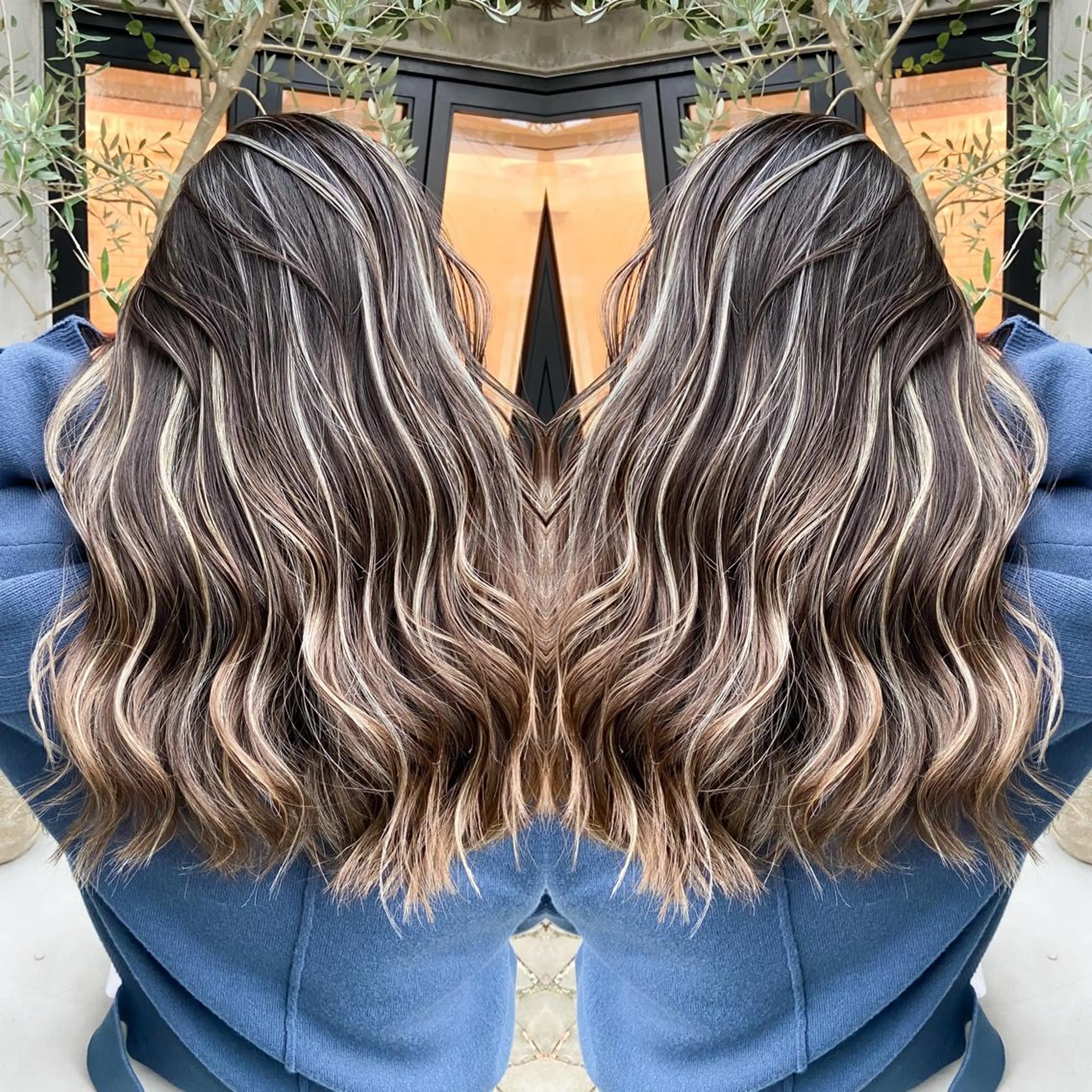 ロング 白いハイライト🤍 タナカリョウスケのヘアスタイル