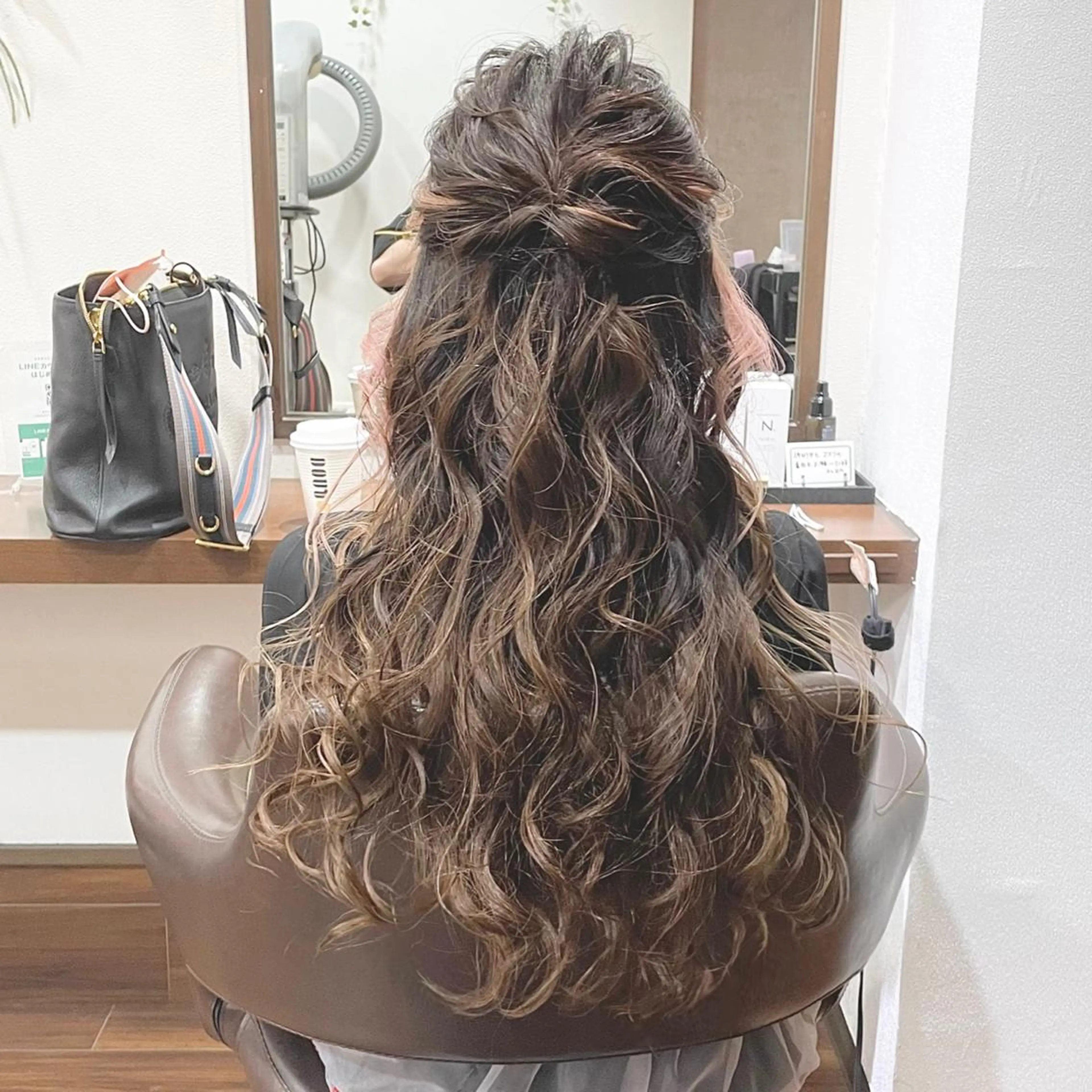 ミディアム カラー ヘアアレンジ キッズ 切りっぱなしボブ ベージュカラー デザインカラー ハイライトカラー ボブ ヘアセット さわ きょうすけ/ ボブ髪質改善ショートのヘアスタイル