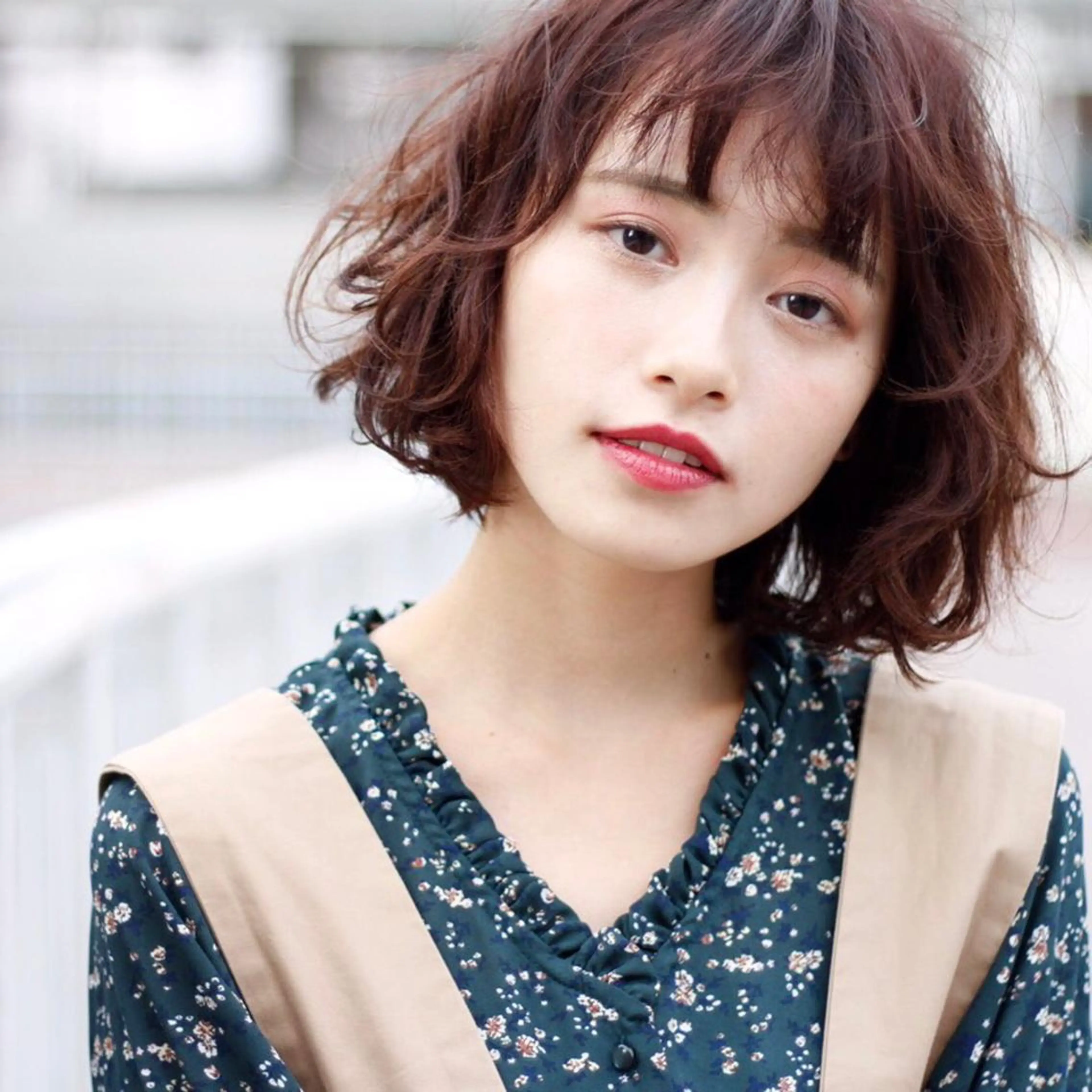 ミディアム 髙井 麻帆のヘアスタイル