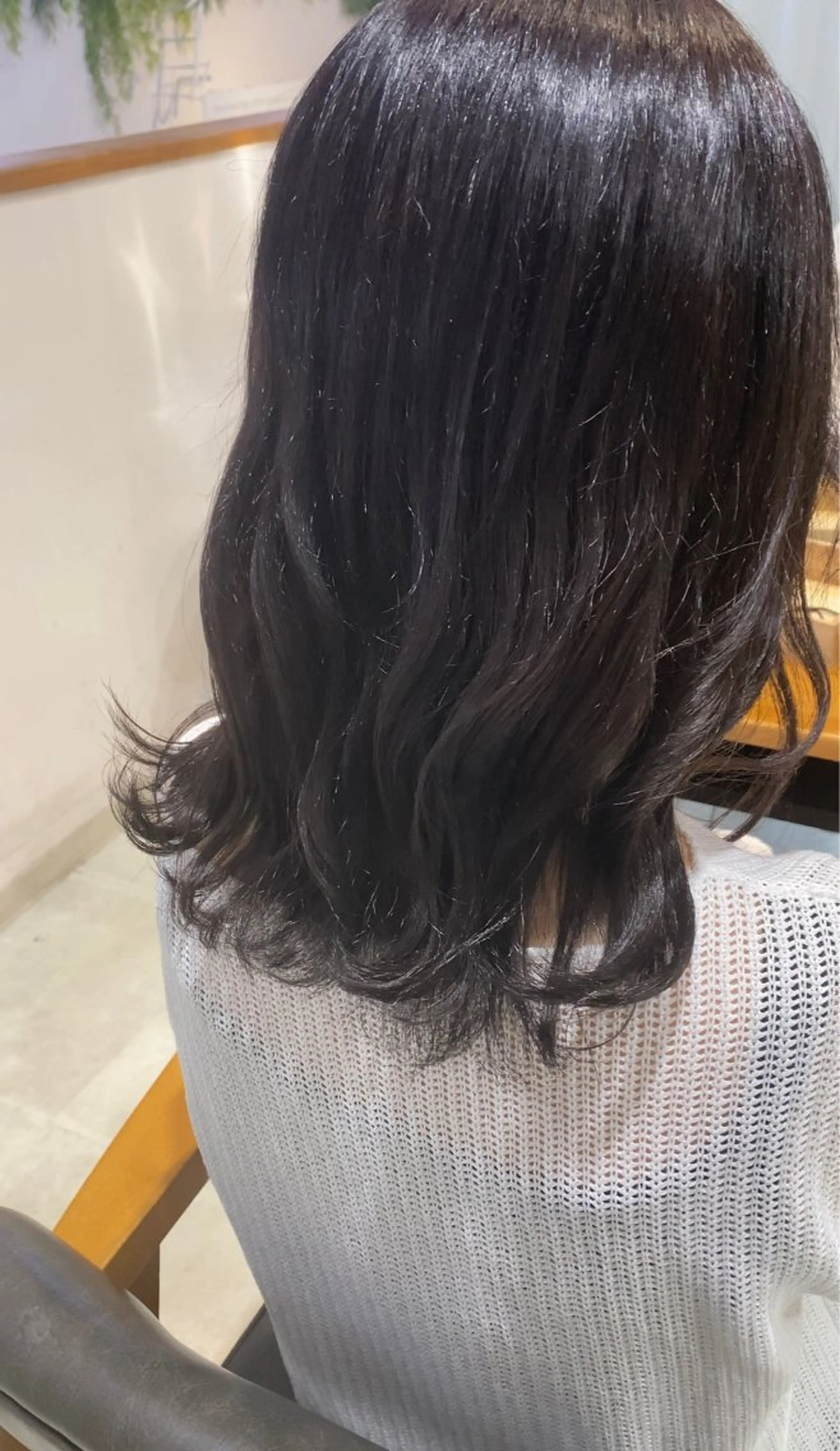 ミディアム mei / 艶カラー ミディアム レイヤーのヘアスタイル