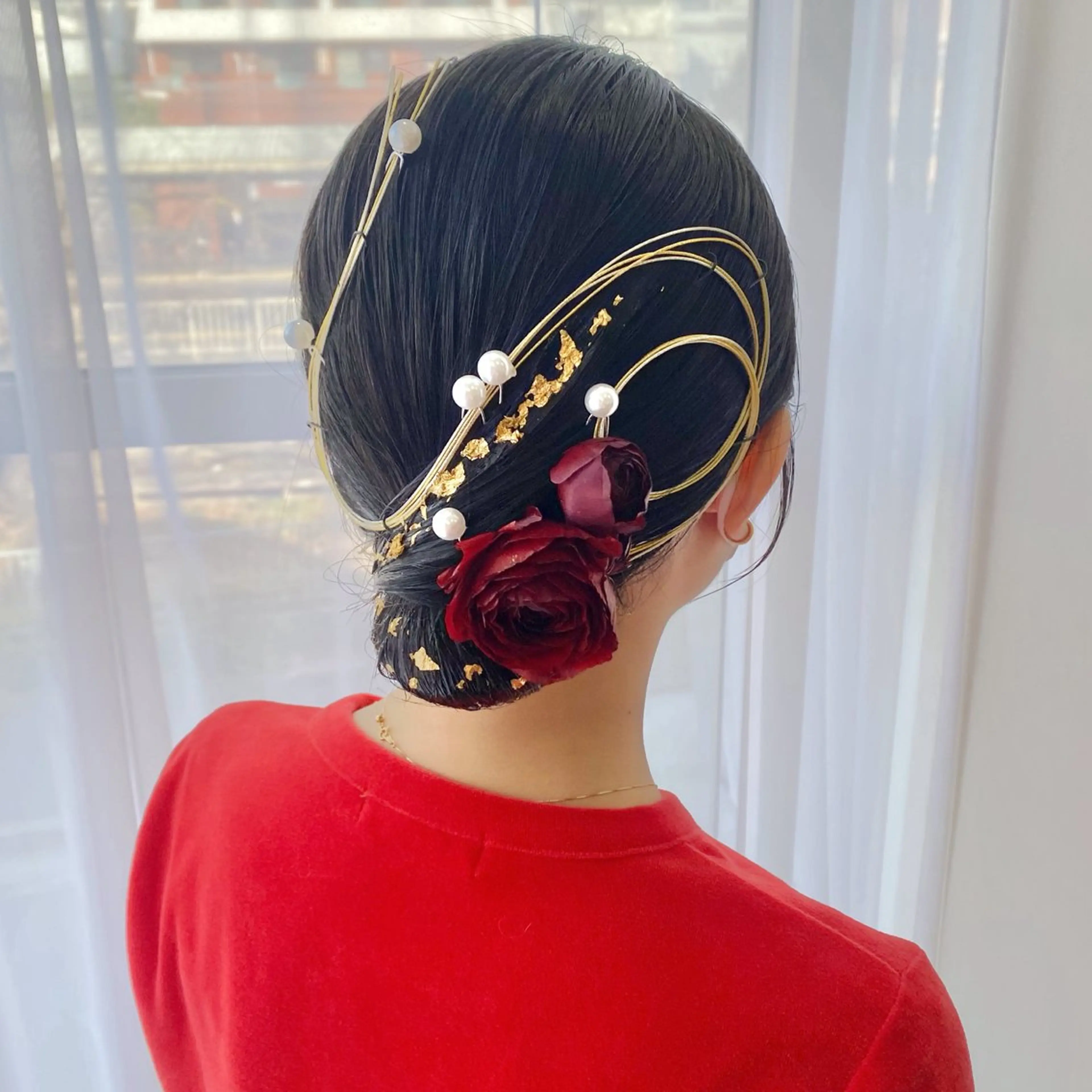 ミディアム ヘアアレンジ ヘアーロウル ニコラのヘアスタイル