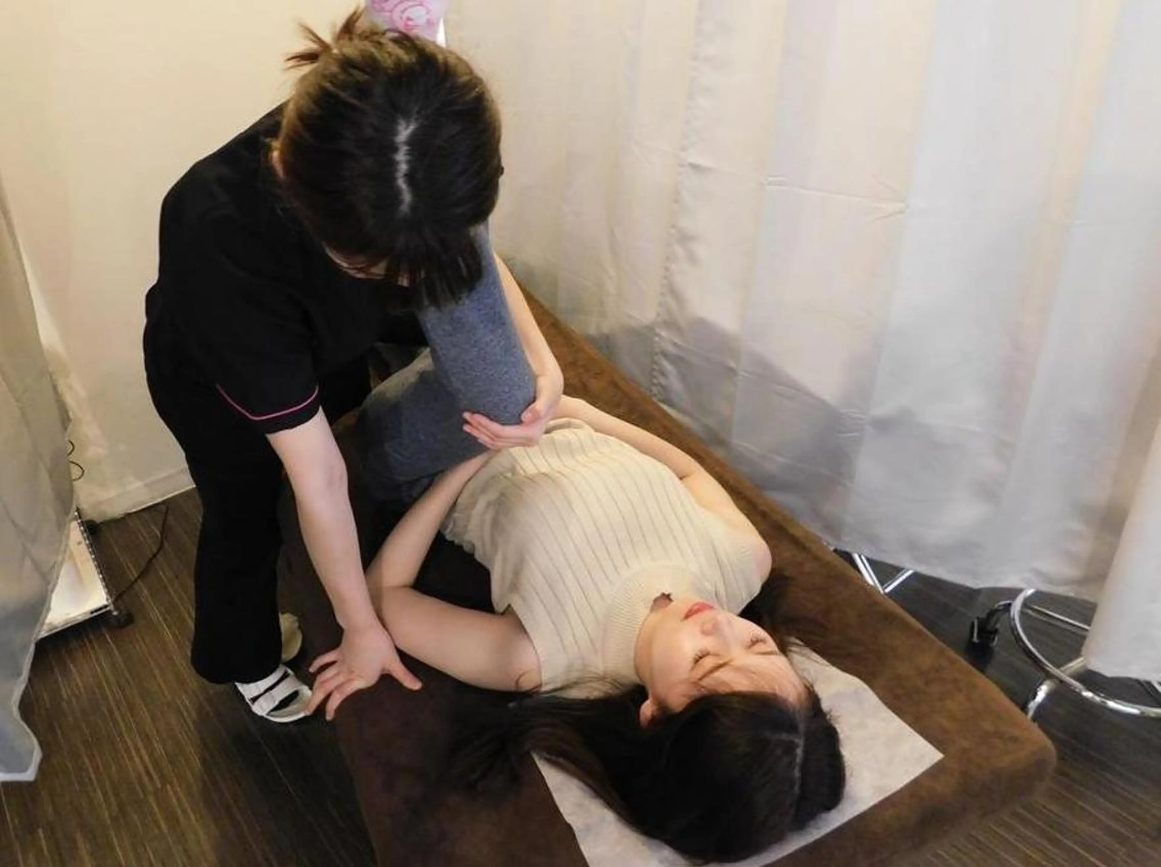 たるみ専門美容鍼 × 猫背整体 のぐち所属・小顔と姿勢改善のプロ ｜整体と美容鍼のぐちのエステ・リラクイメージ