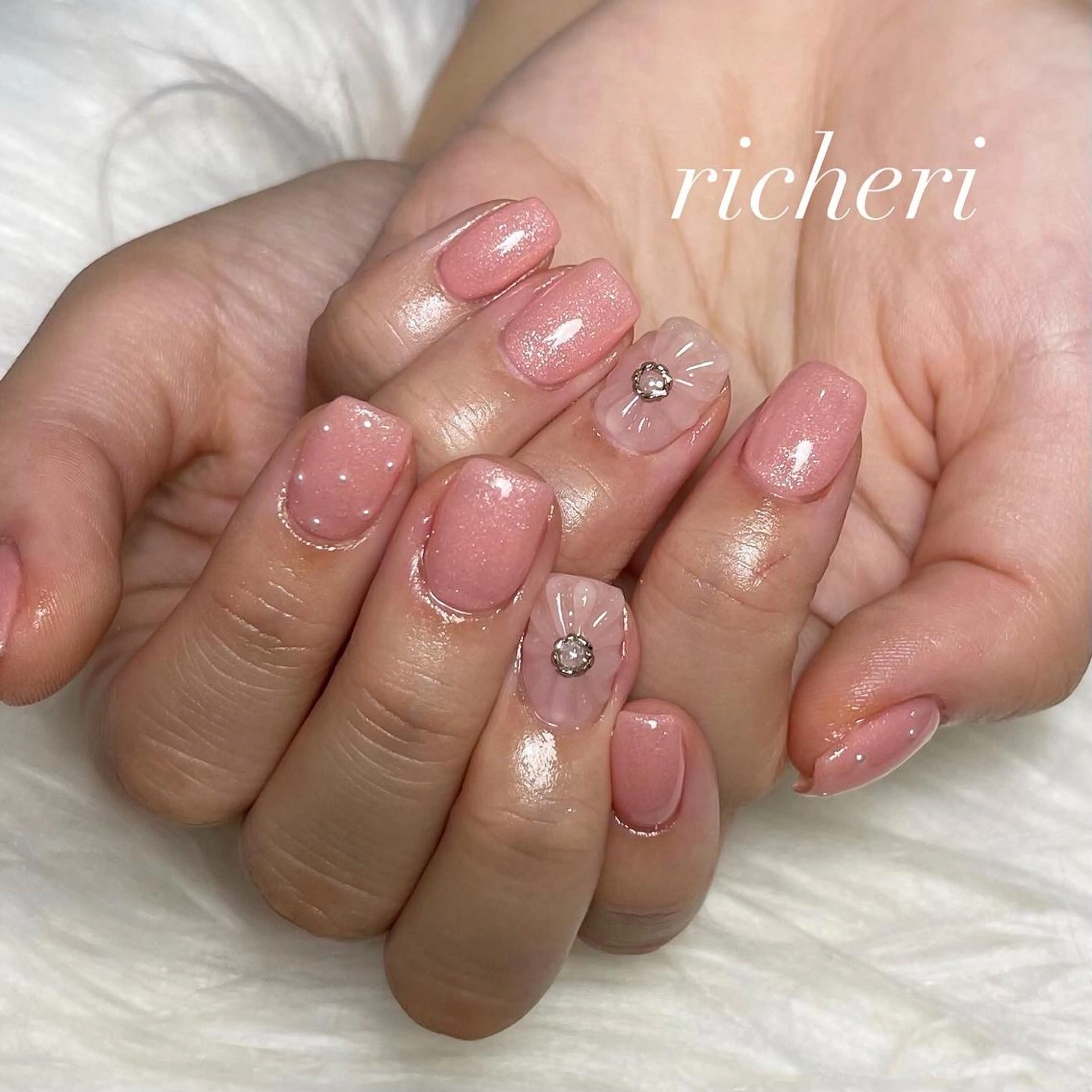 ミディアム ネイル 韓国風ヘア アートネイル フラワーネイル フレンチネイル ジェルネイル richeri beautyのエステ・リラクイメージ