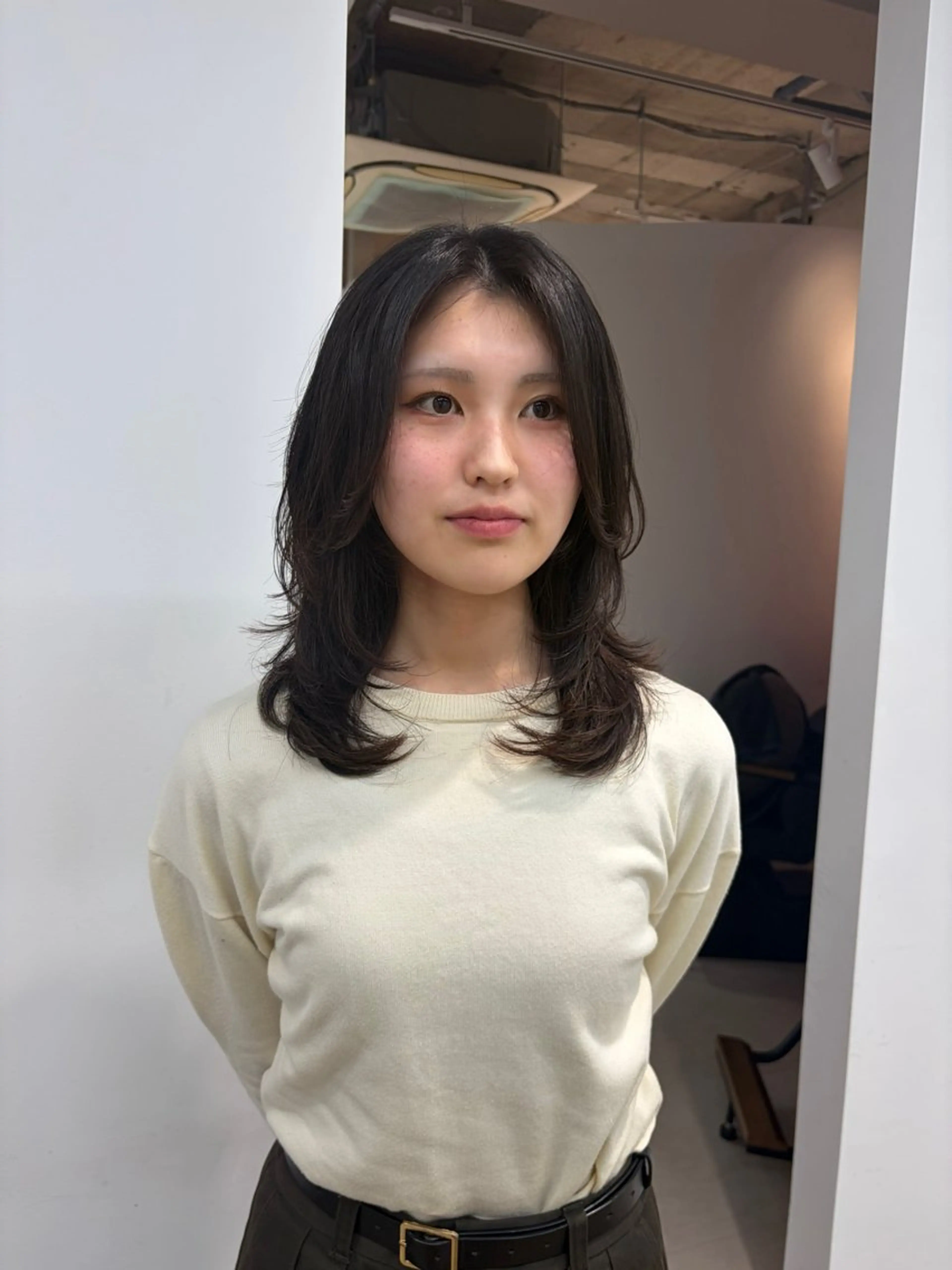 ミディアム レイヤーカット ヘアカラー mihane fit hueのヘアスタイル