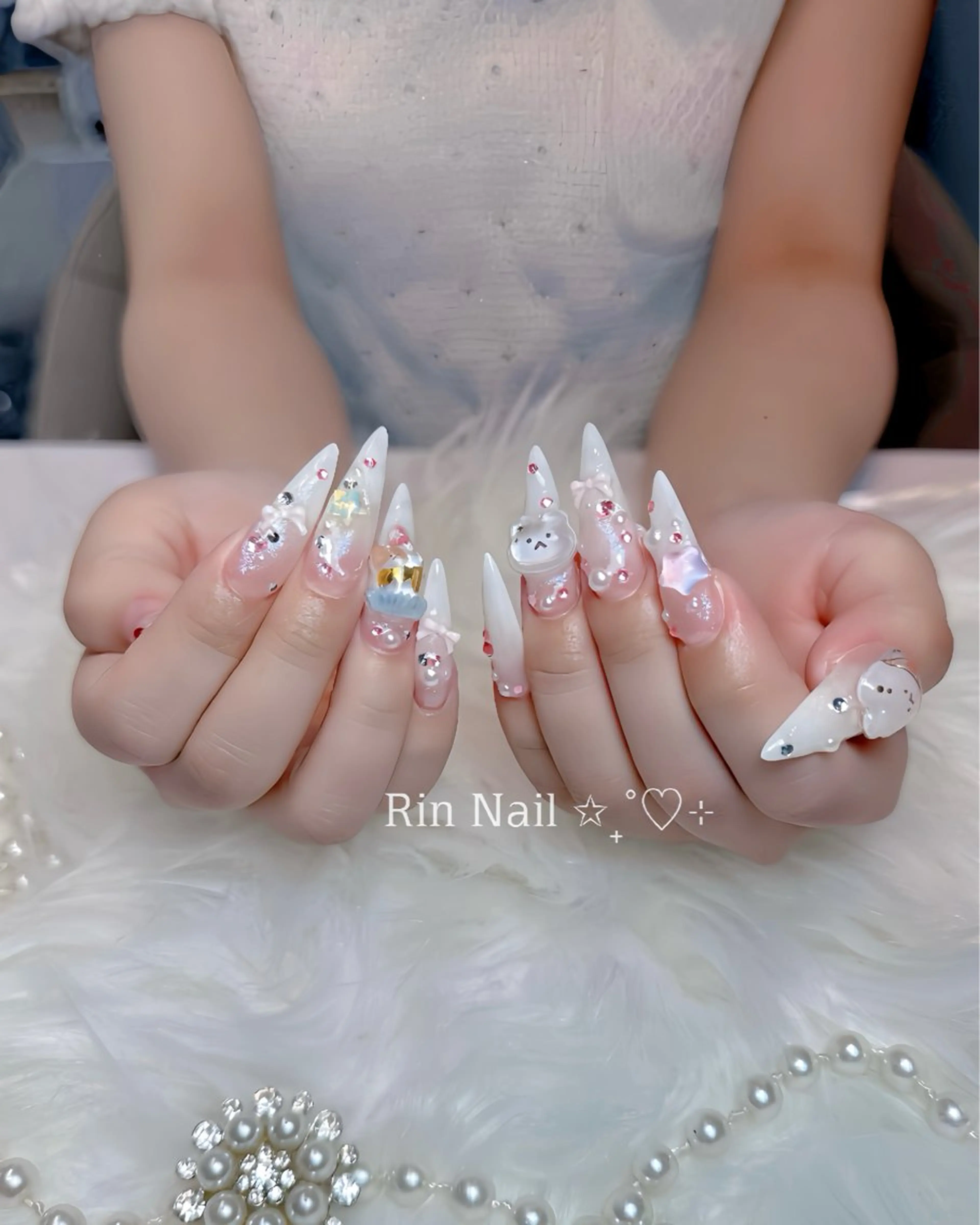 ネイル オーロラネイル チークネイル 桜ネイル クリアネイル ドット ハンドネイル Rin Nail Shinokuboのネイルデザイン