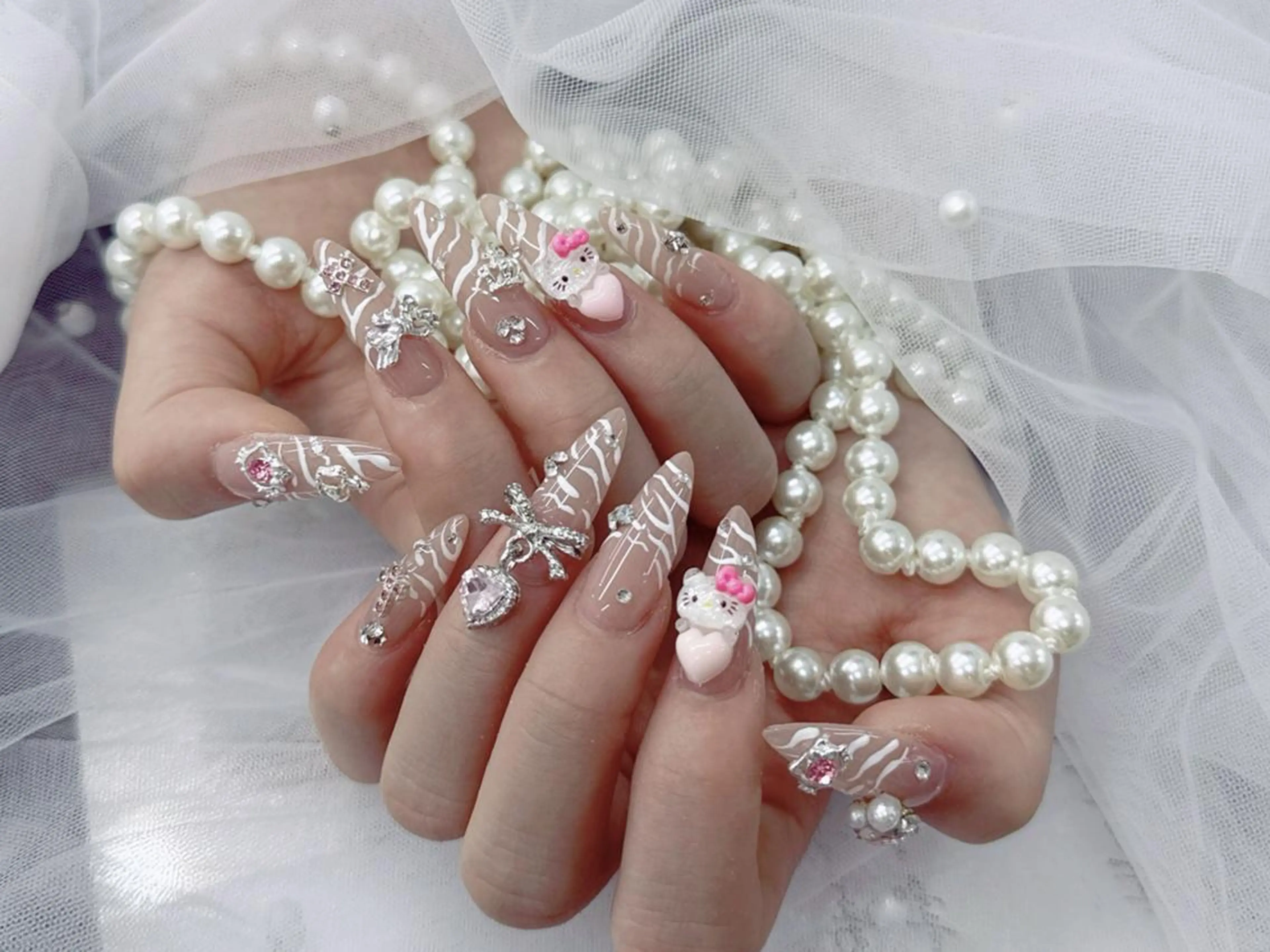 ネイル フレンチネイル ハート 韓国ネイル マグネットネイル マグネットフレンチ ロータス ネイルサロンのネイルデザイン