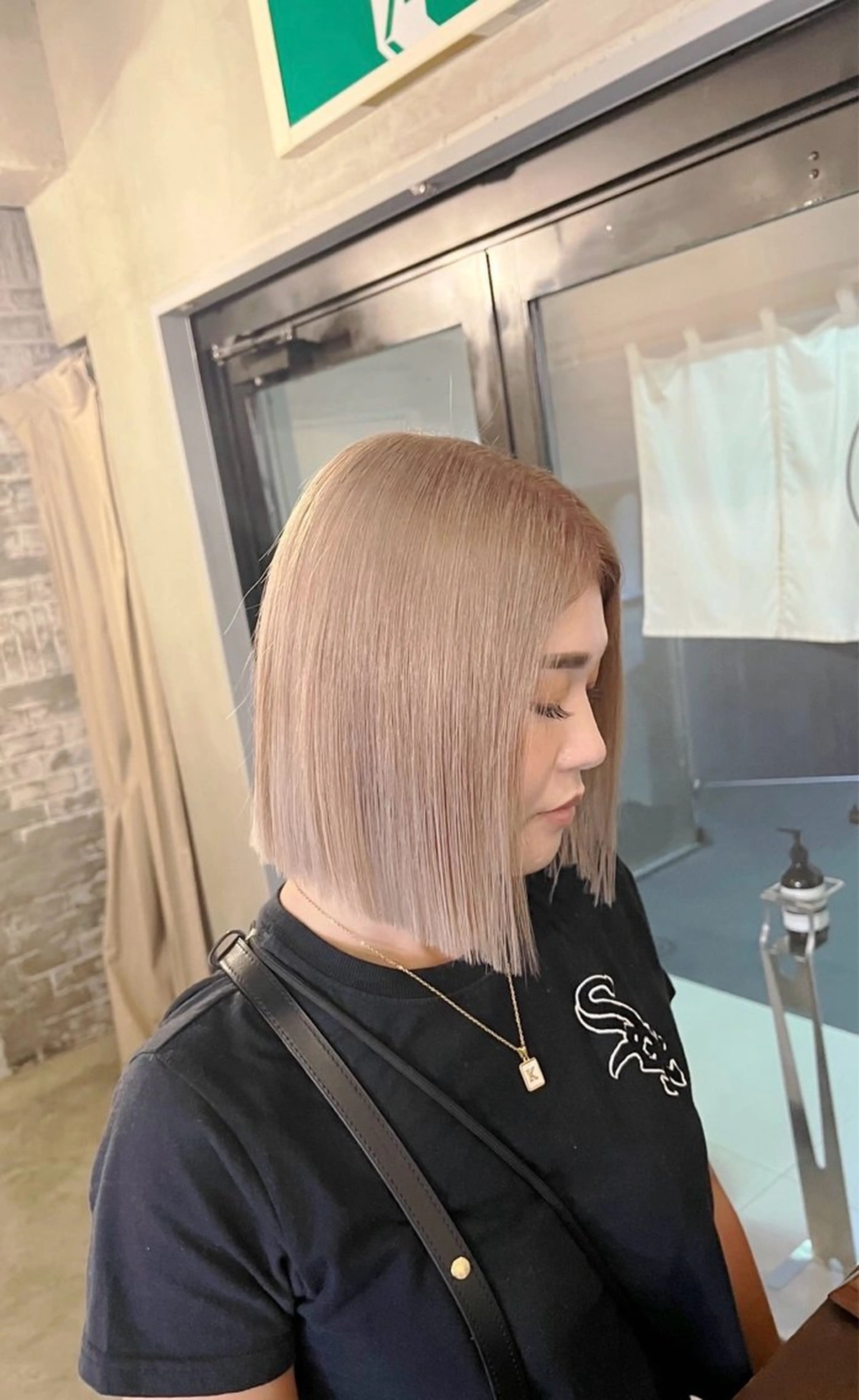 カット&外国人風Wカラー＆ダメージ補修トリートメントの写真