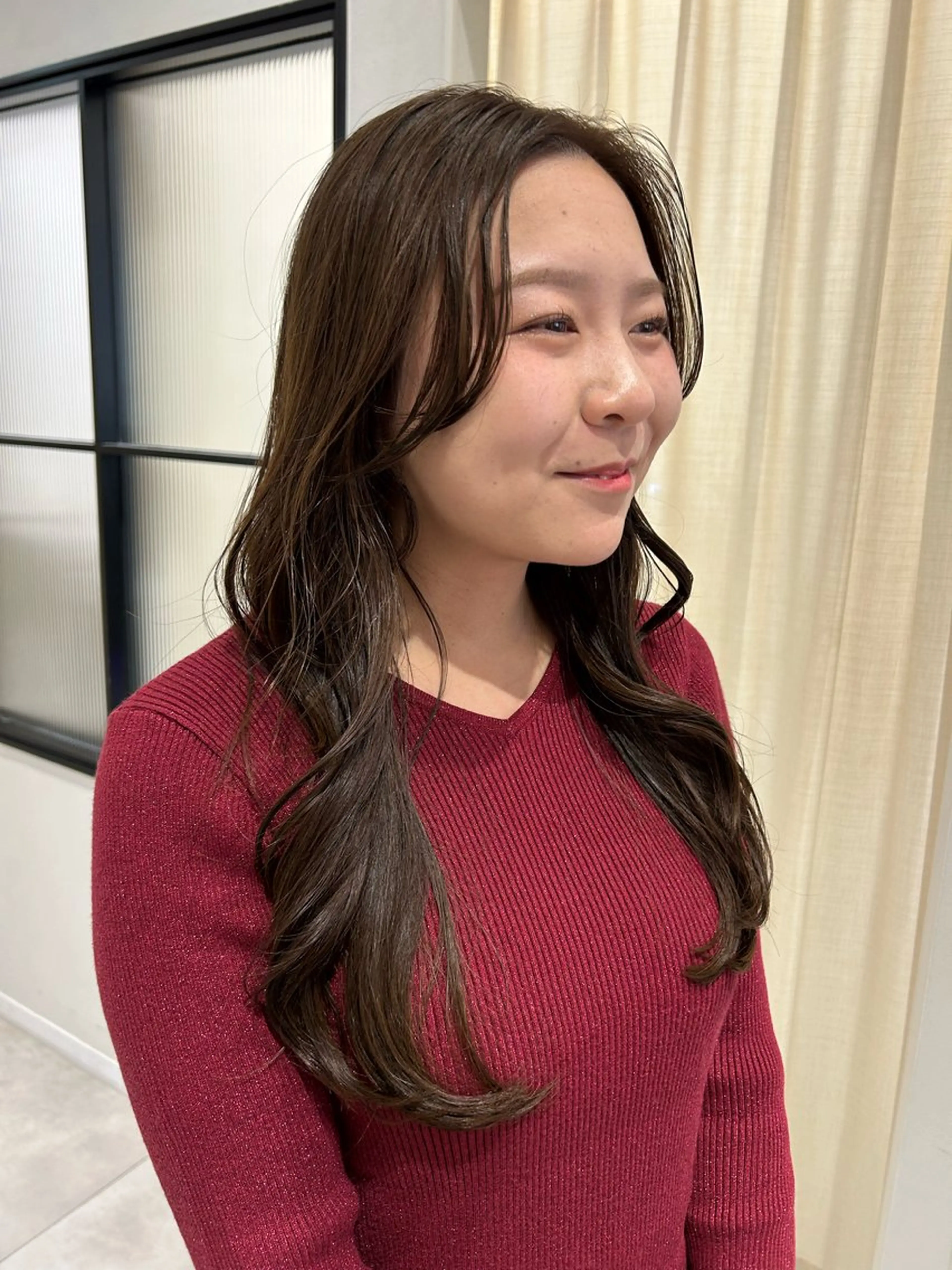 ロング カラー ベージュカラー オリーブベージュ カット ヘアカラー オリーブベージュ/ ブリーチなし透明感のヘアスタイル