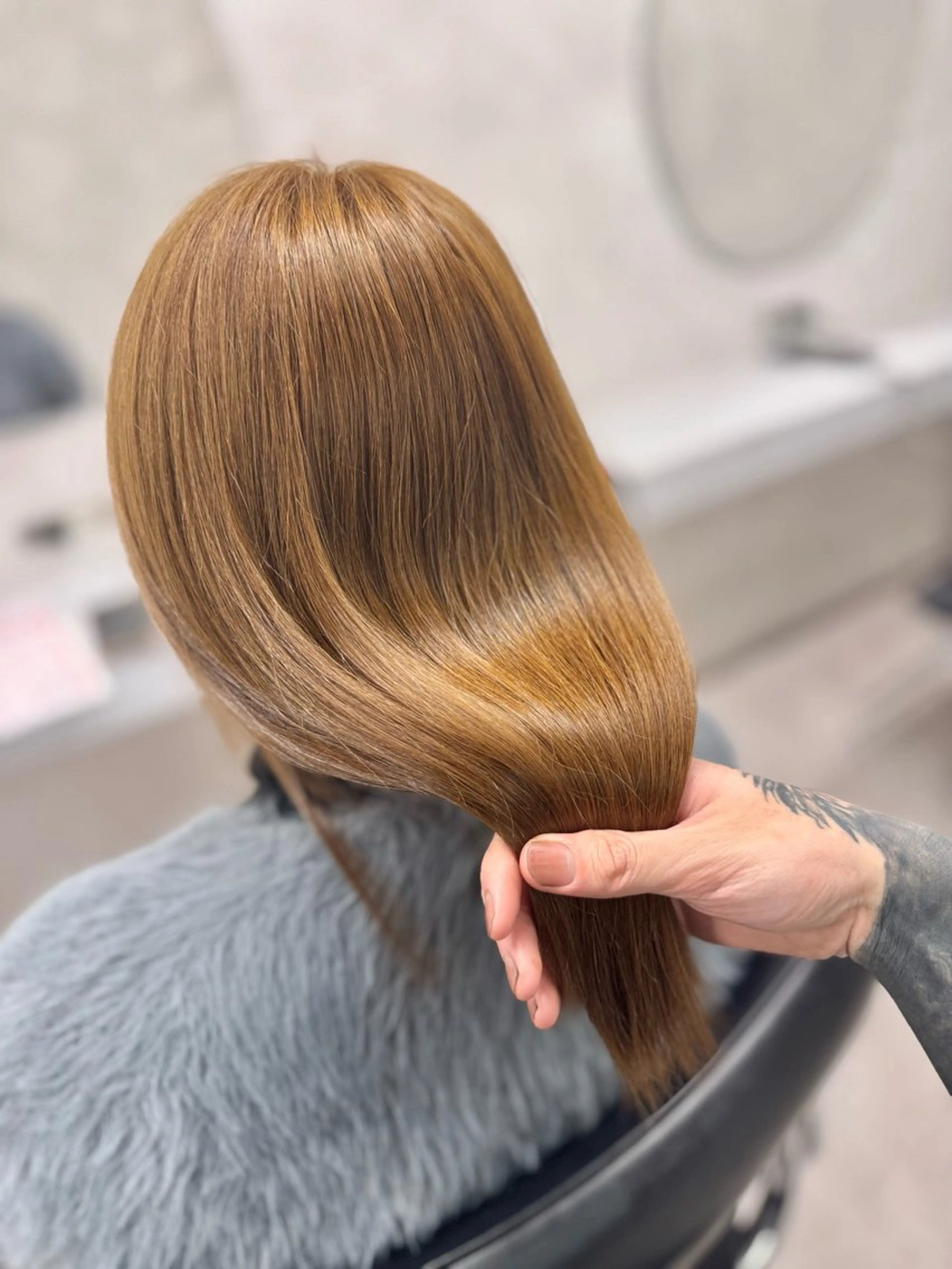 セミロング カラー 艶髪、美髪 カラー🕊️SOMAのヘアスタイル