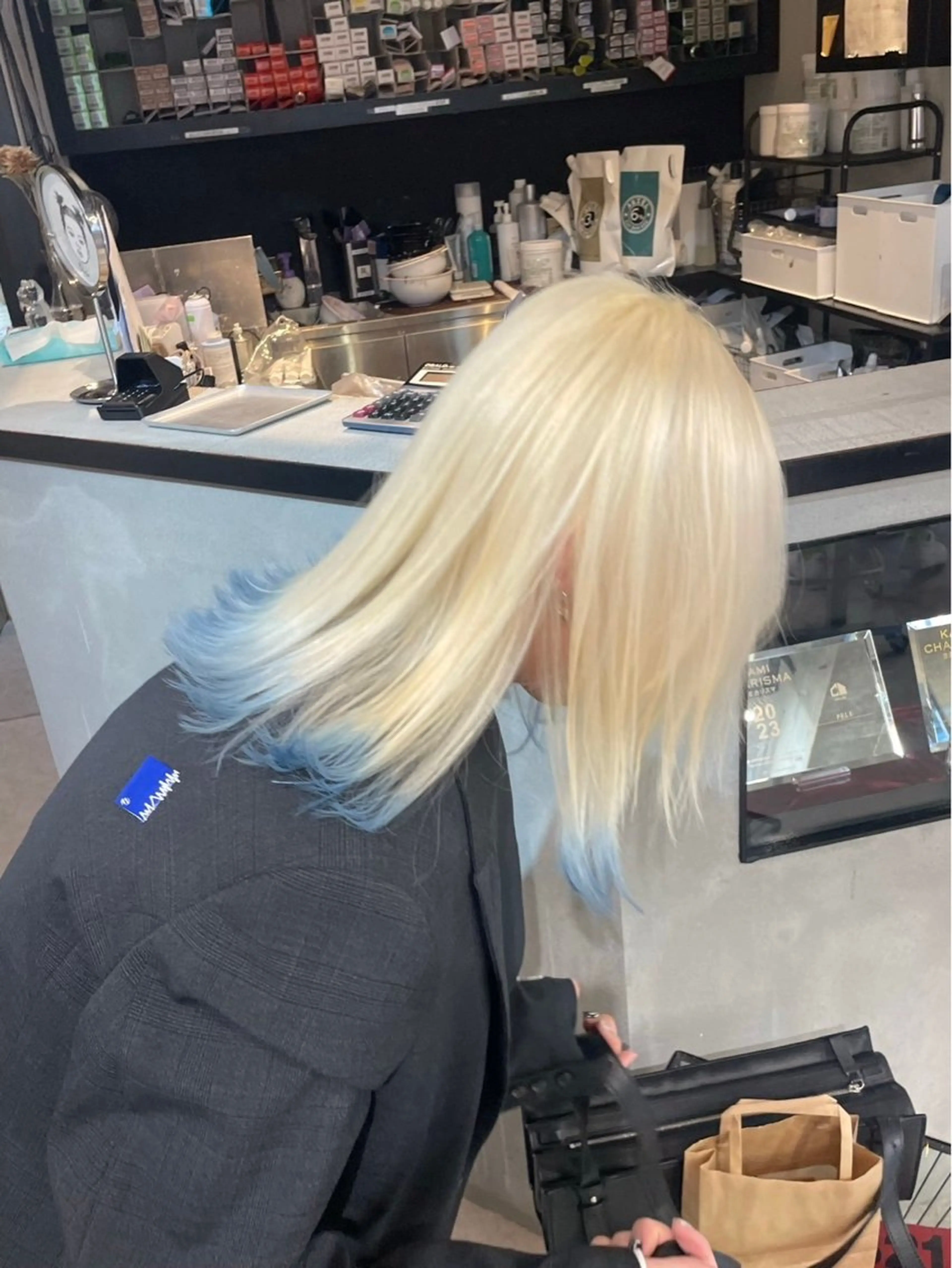 セミロング カラー デザインカラー ダブルカラー ハイトーンカラー ヘアカラー トリートメント カットモデル様無料 💎saaya💎のヘアスタイル