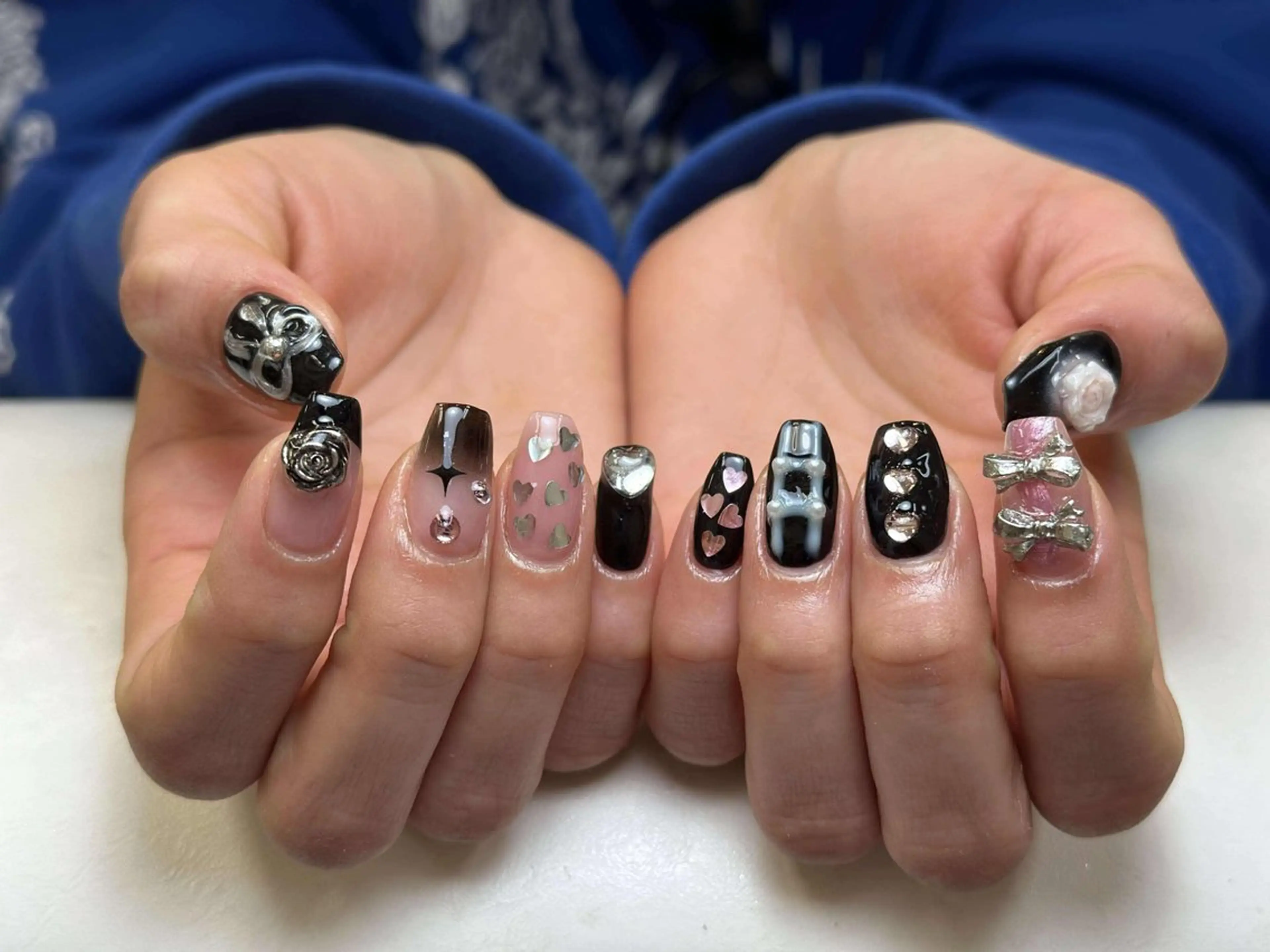 ネイル グラデーション キラキラネイル ワンカラーネイル 冬ネイル Jenn Nail Salonのネイルデザイン