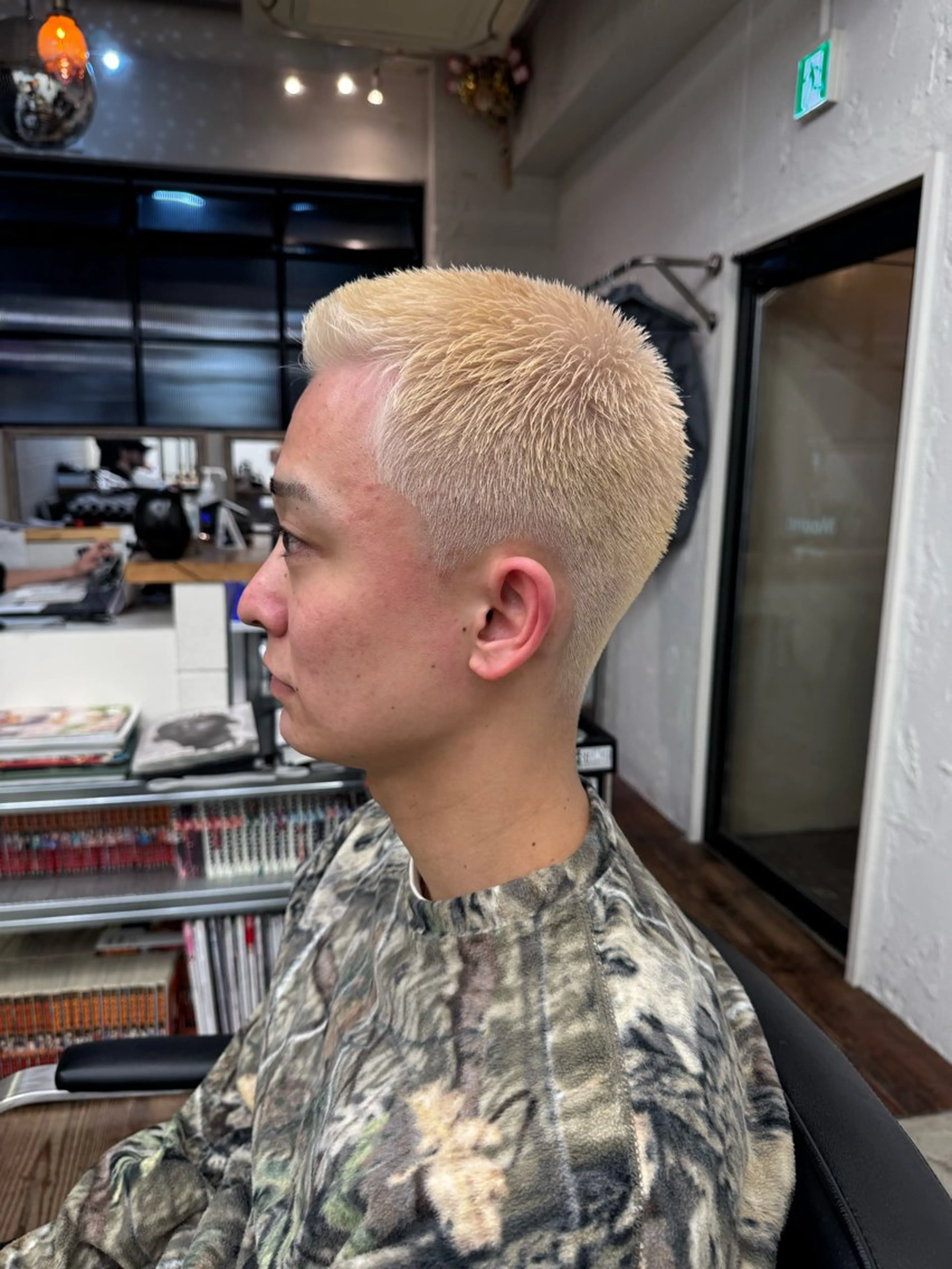 ショート メンズ メンズブリーチ フェードカット メンズショート スキンフェード スパイキーショート カット ヘアカラー トリートメント 💈メンズ特化💈 TASUKUのヘアスタイル