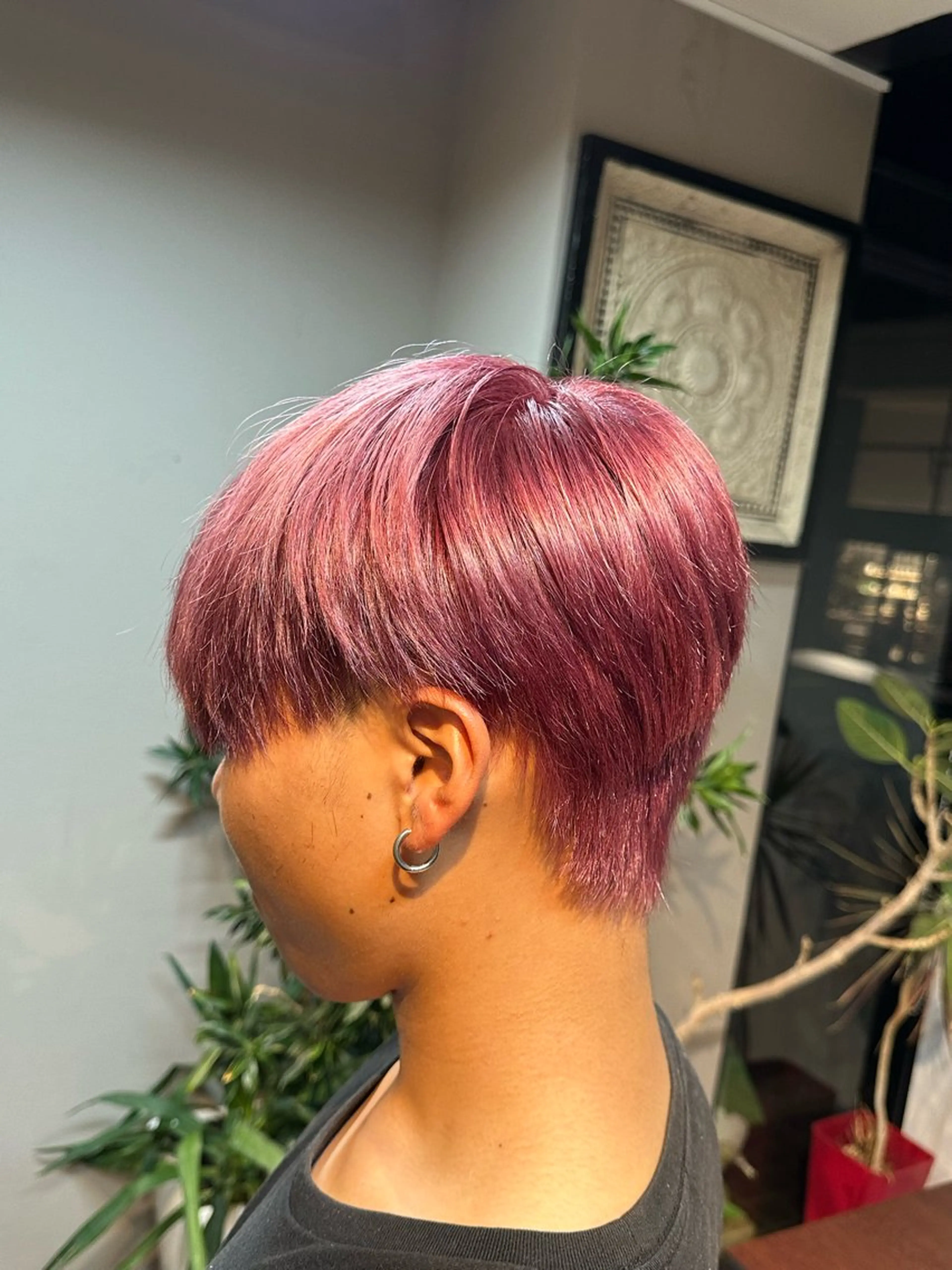 カラー メンズ ピンクカラー arika オケシ　リョウダイのヘアスタイル