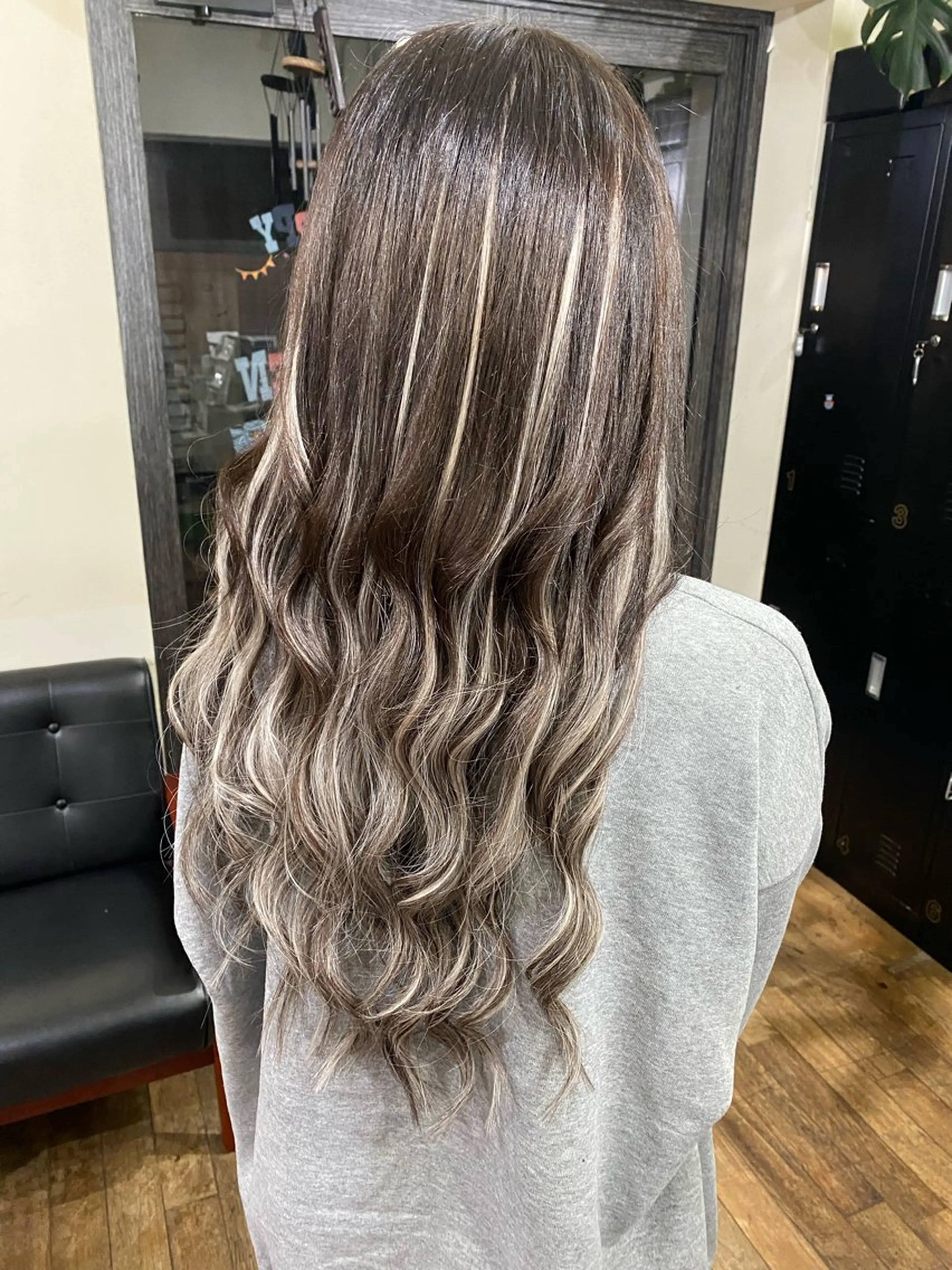 ロング エクステ レイヤーカット ヘアカラー エクステ 吉川 眞之亮のヘアスタイル