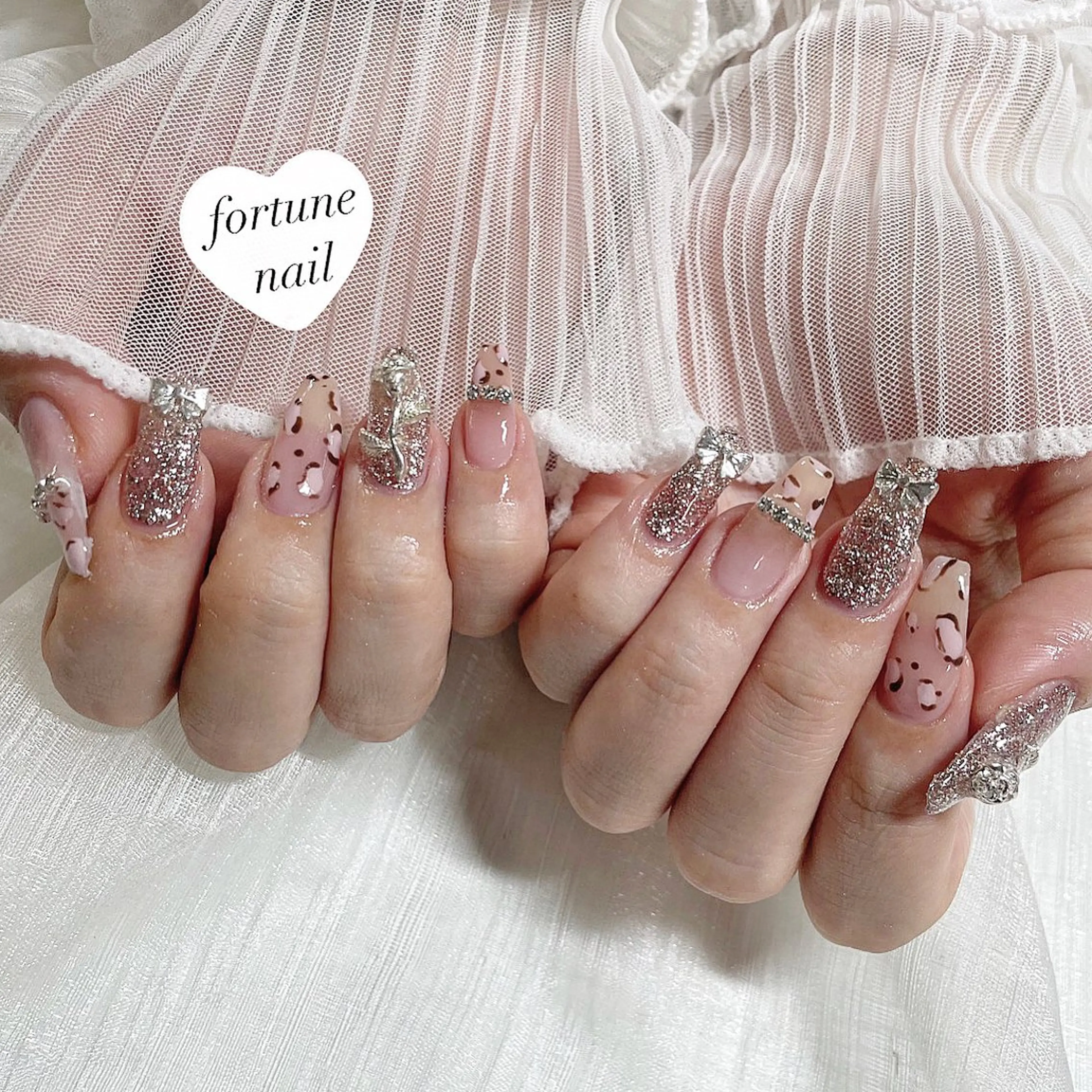 ネイル アニマル柄 ラメ(グリッター) ハンドネイル ☆saori ☆のネイルデザイン