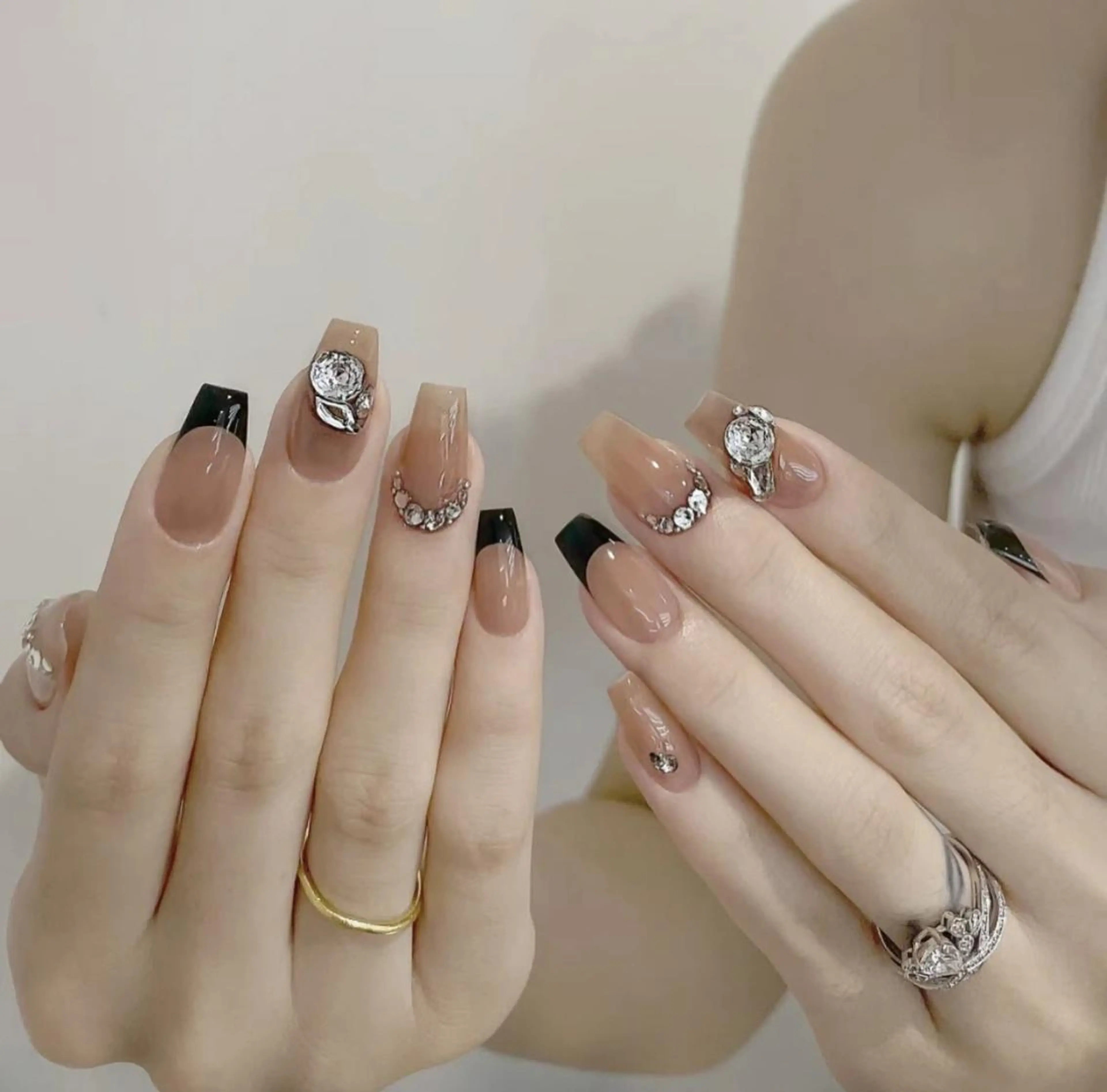 ネイル アートネイル 長さ出し ネイルチップ Queens ciciのネイルデザイン