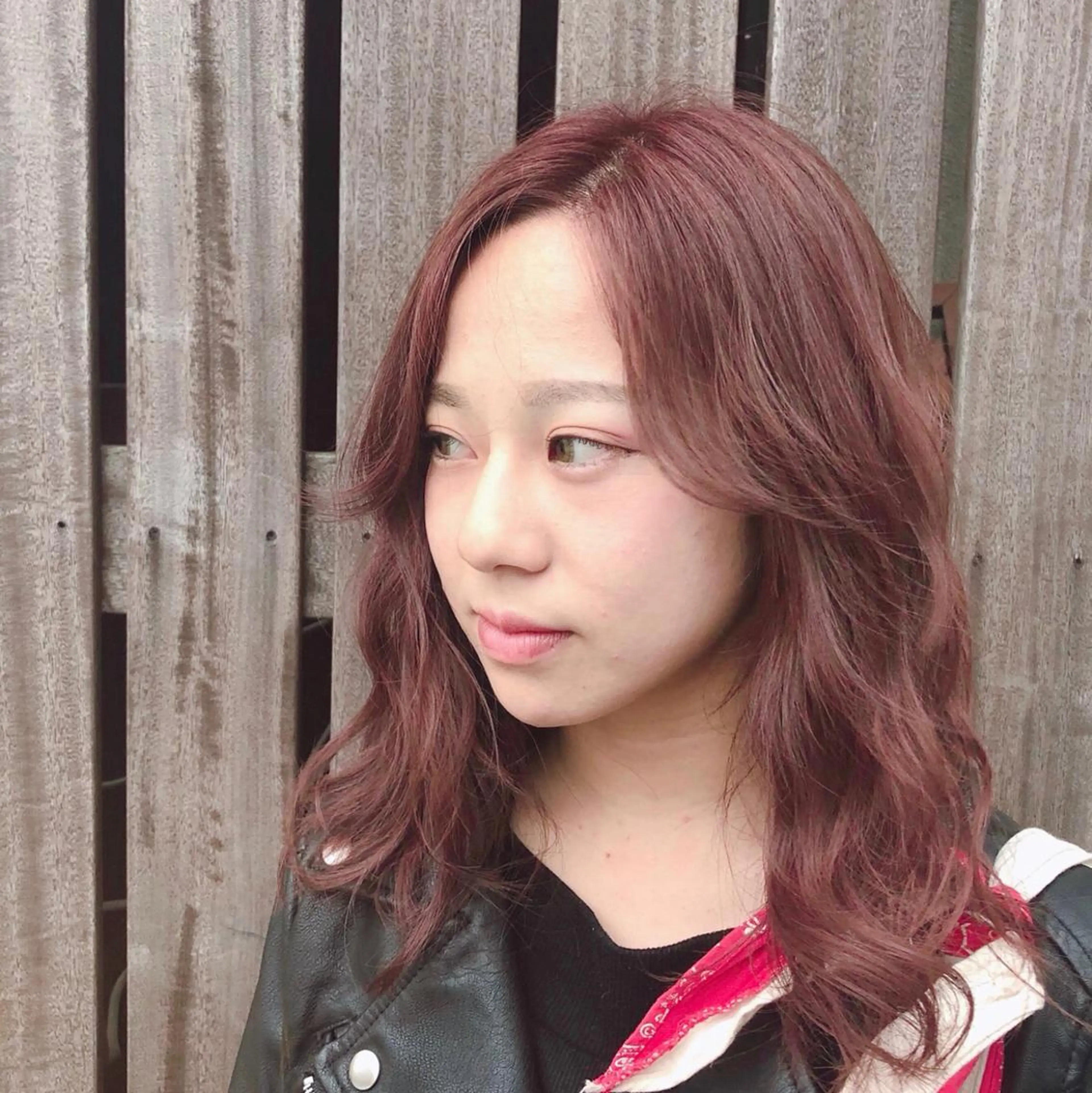 セミロング カラー ヘアアレンジ ベージュカラー ブリーチ ピンクカラー ピンクベージュ 高橋胡桃🪽 ディレクターのヘアスタイル