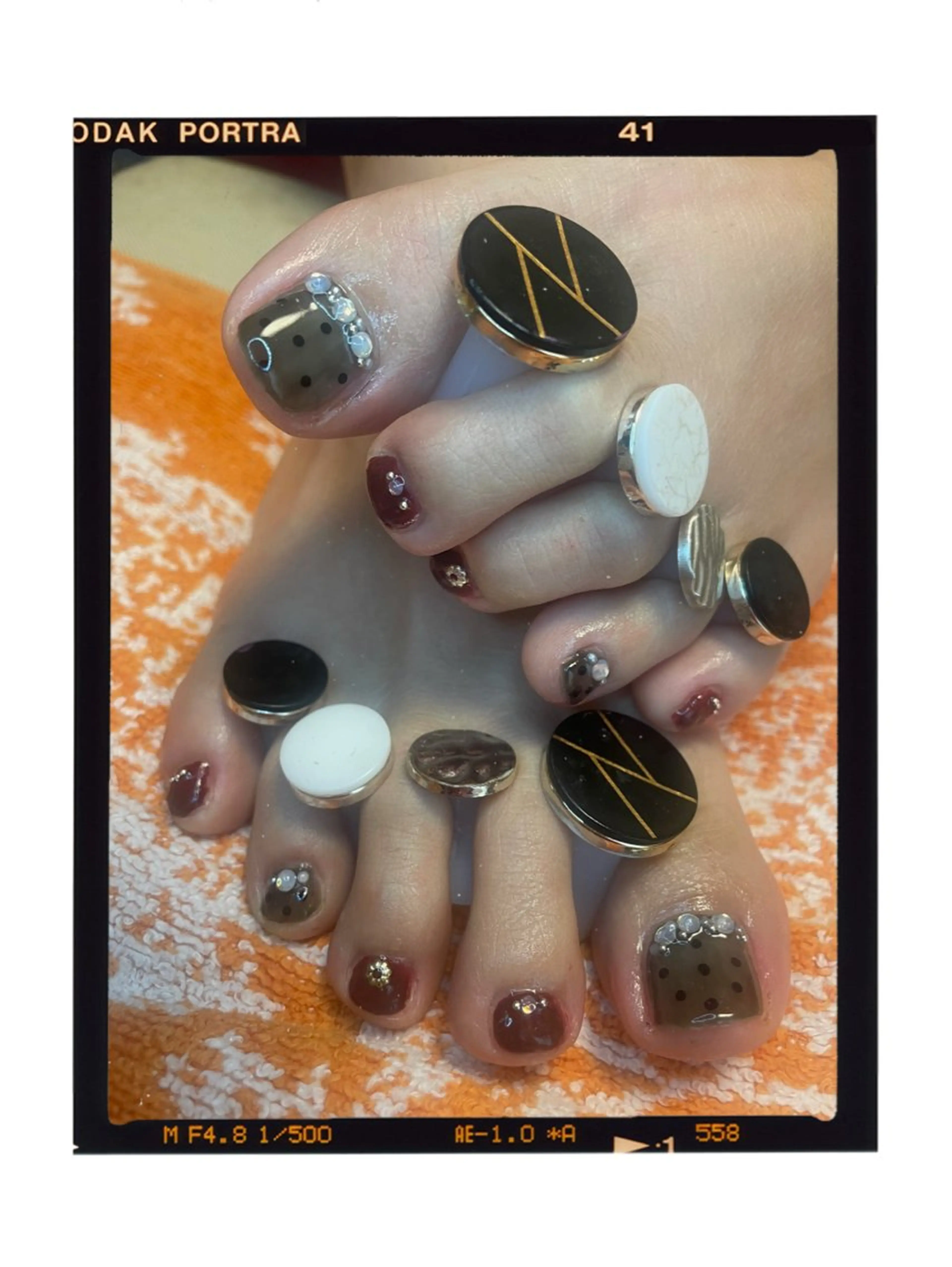 ネイル ドット フットネイル 赤色 NAIL★M 真紀のネイルデザイン