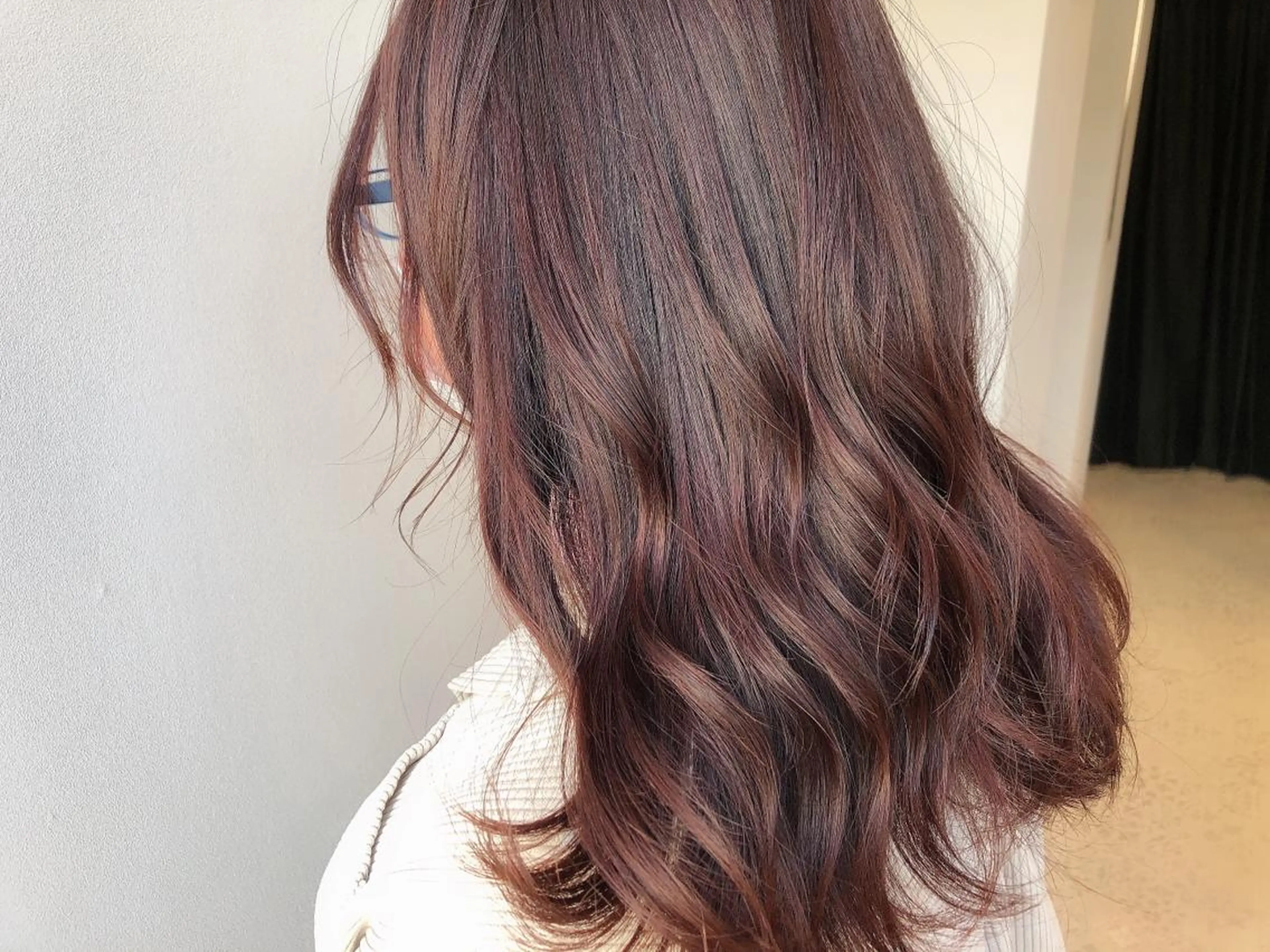 セミロング カラー 辻本 夏子のヘアスタイル