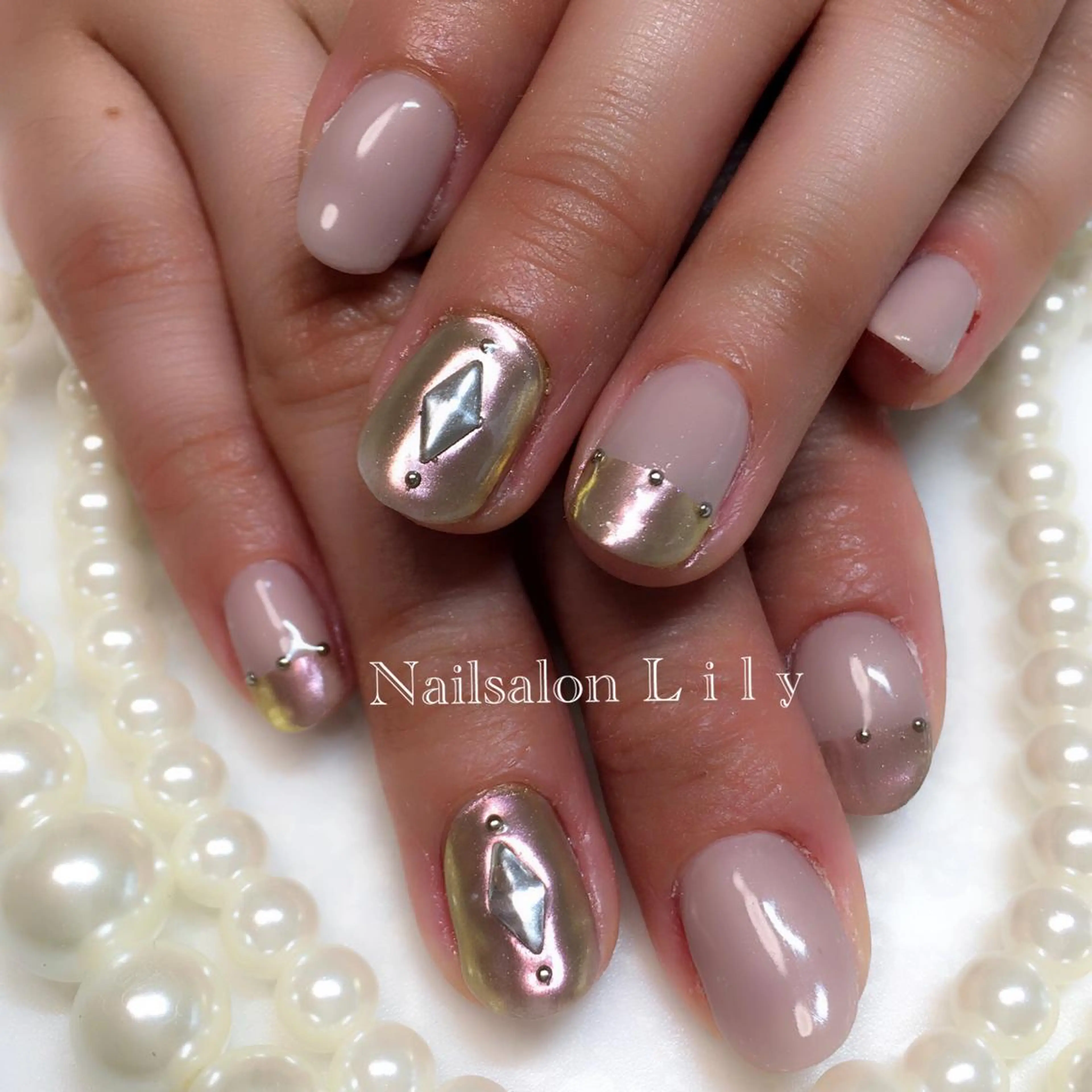 ネイル ミラーネイル Lily*nail 🌻Mii🌻のネイルデザイン