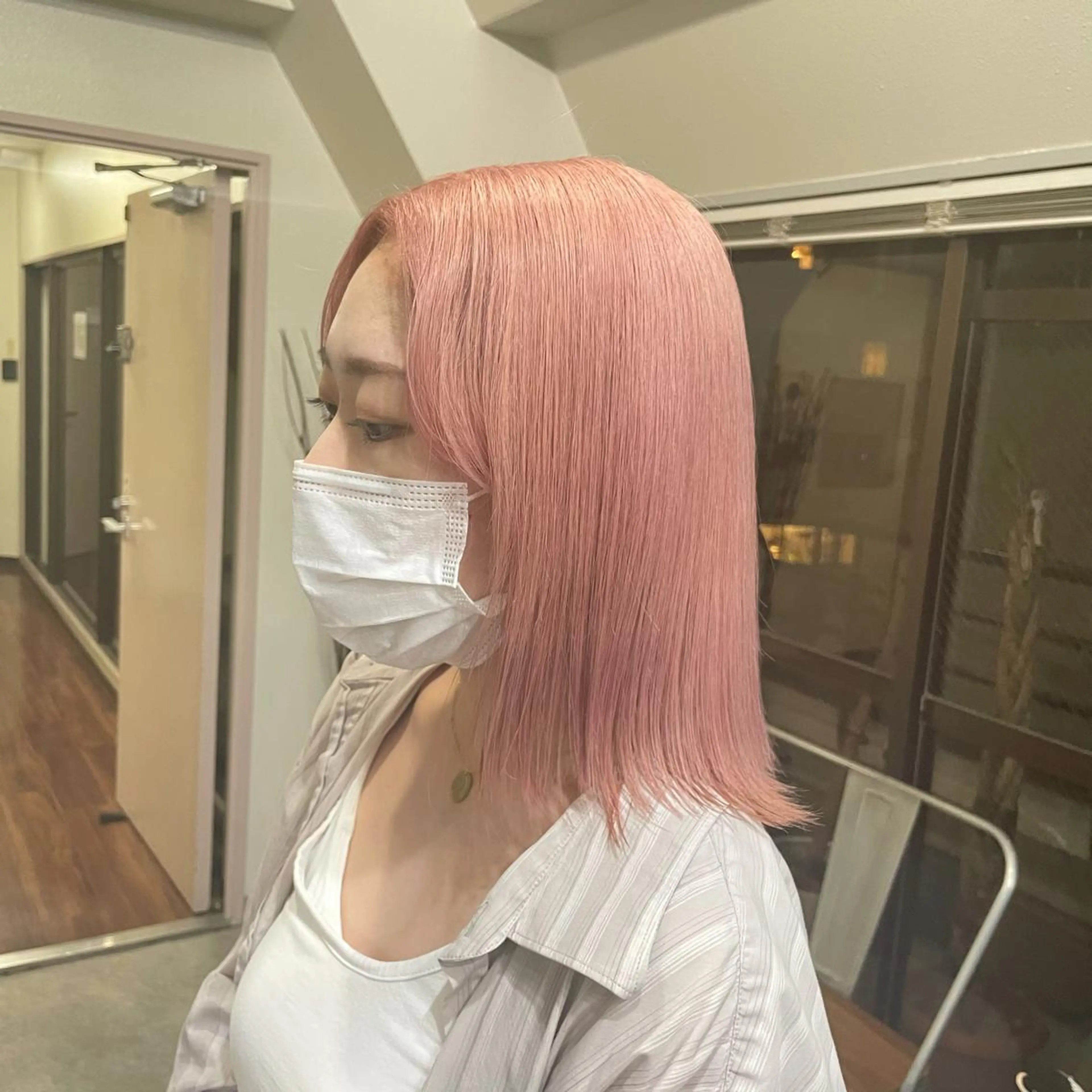 ミディアム カラー パーマ ヘアアレンジ メンズ キッズ ネイル マツエク・マツパ メンズブリーチ メンズハイライト メンズインナーカラー メンズ韓国風 ブリーチ ヘアカラー トリートメント ヘアセット 切りっぱなしヘアボブ ミディアムヘアRYOのヘアスタイル