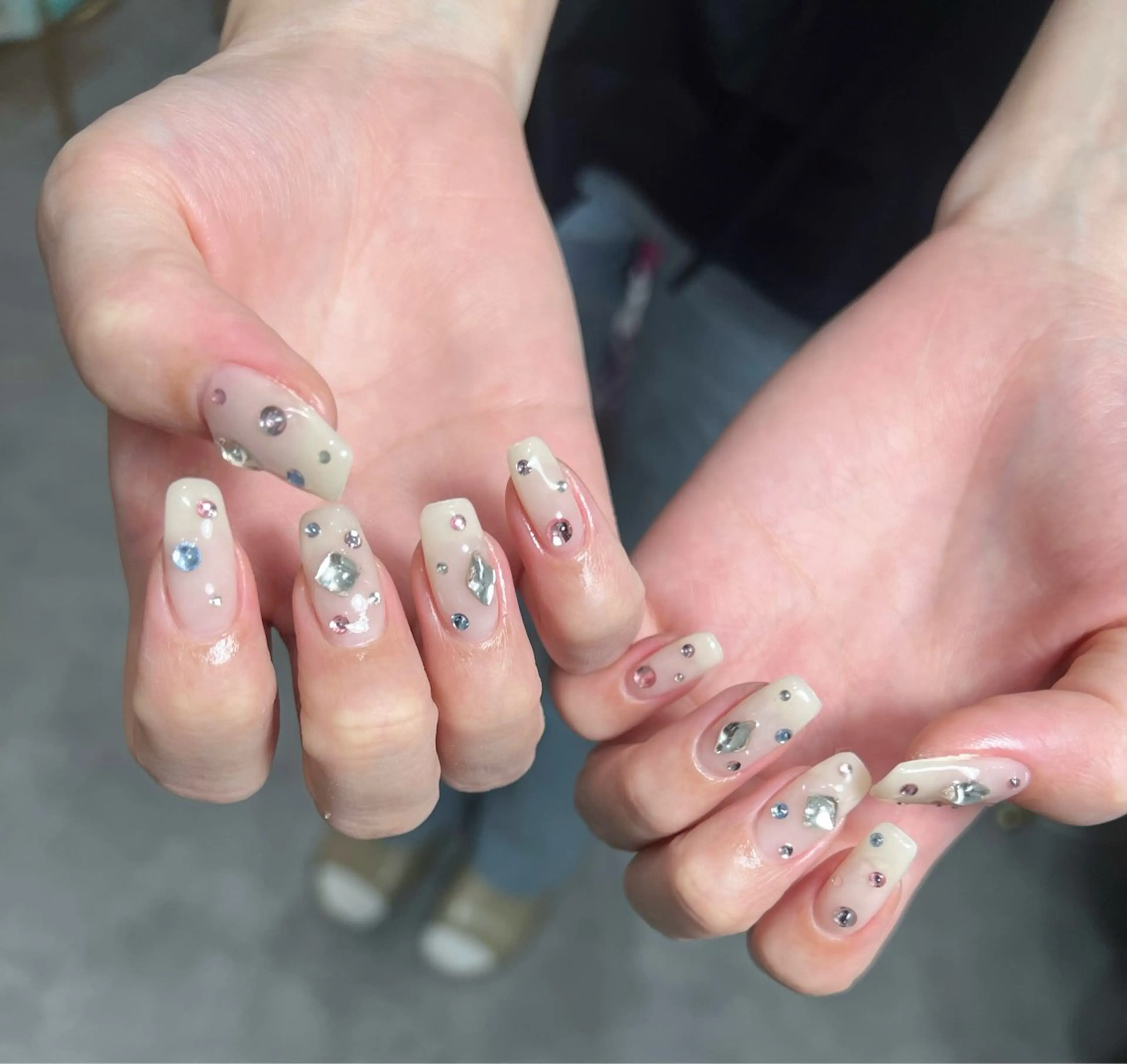 ネイル 持ち込み ハンドネイル アトリエハーロウ sakuraのネイルデザイン
