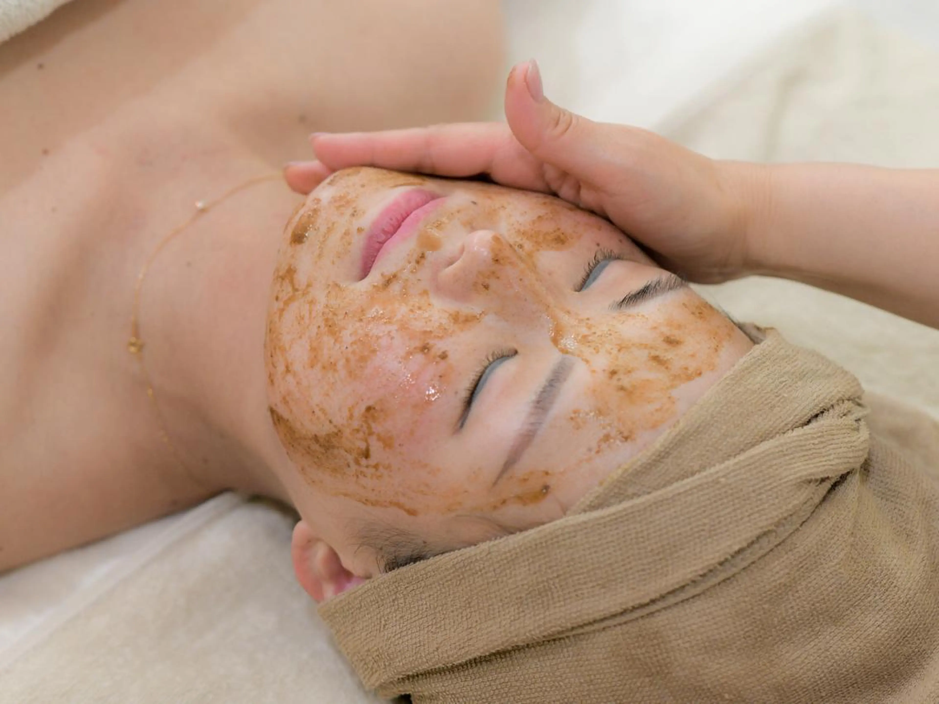 【ニキビケア・毛穴レス・肌質改善】ハーブピーリングの写真