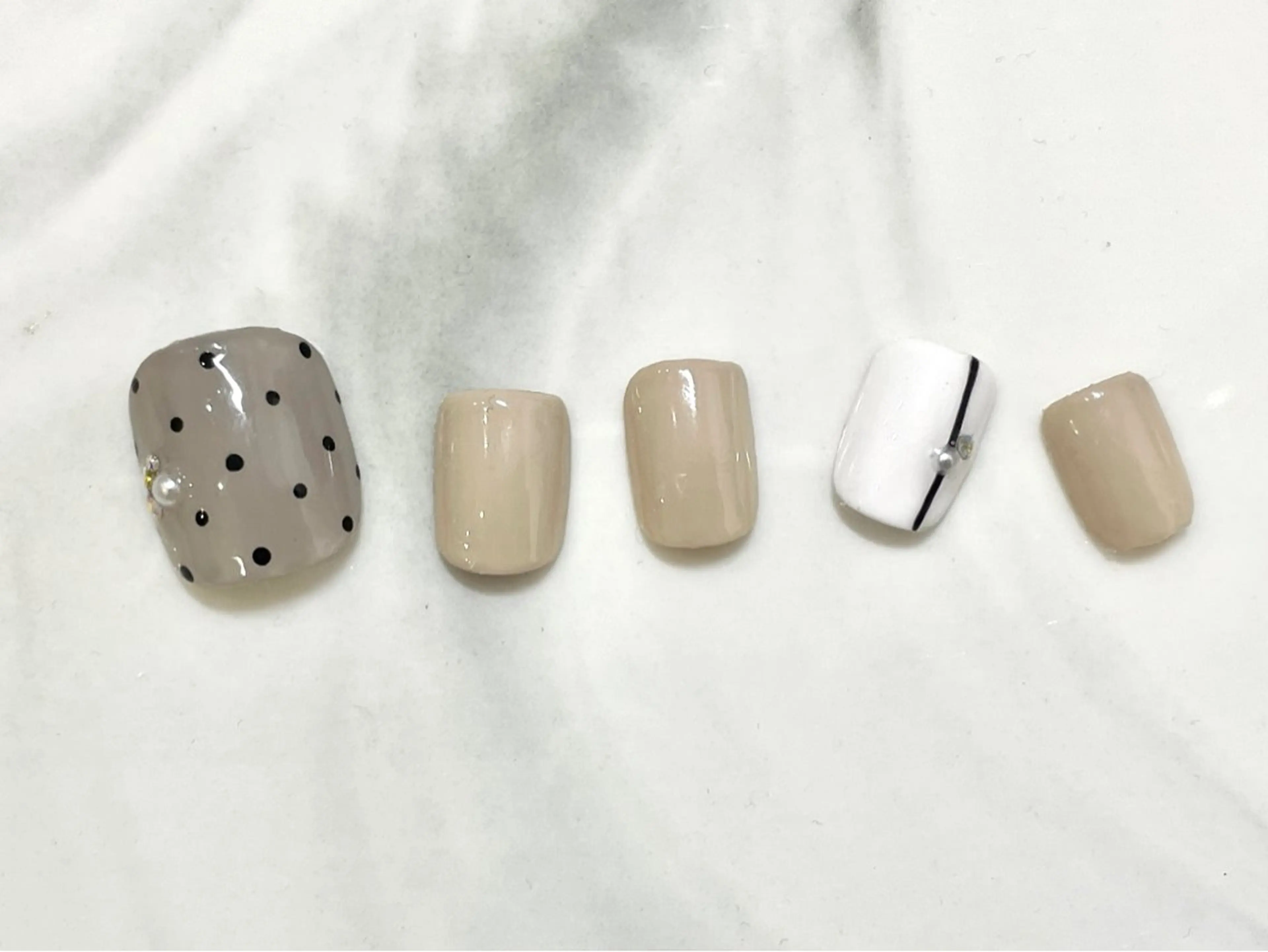 ネイル フットネイル ゴージャス Neige 𓂃 aiのネイルデザイン