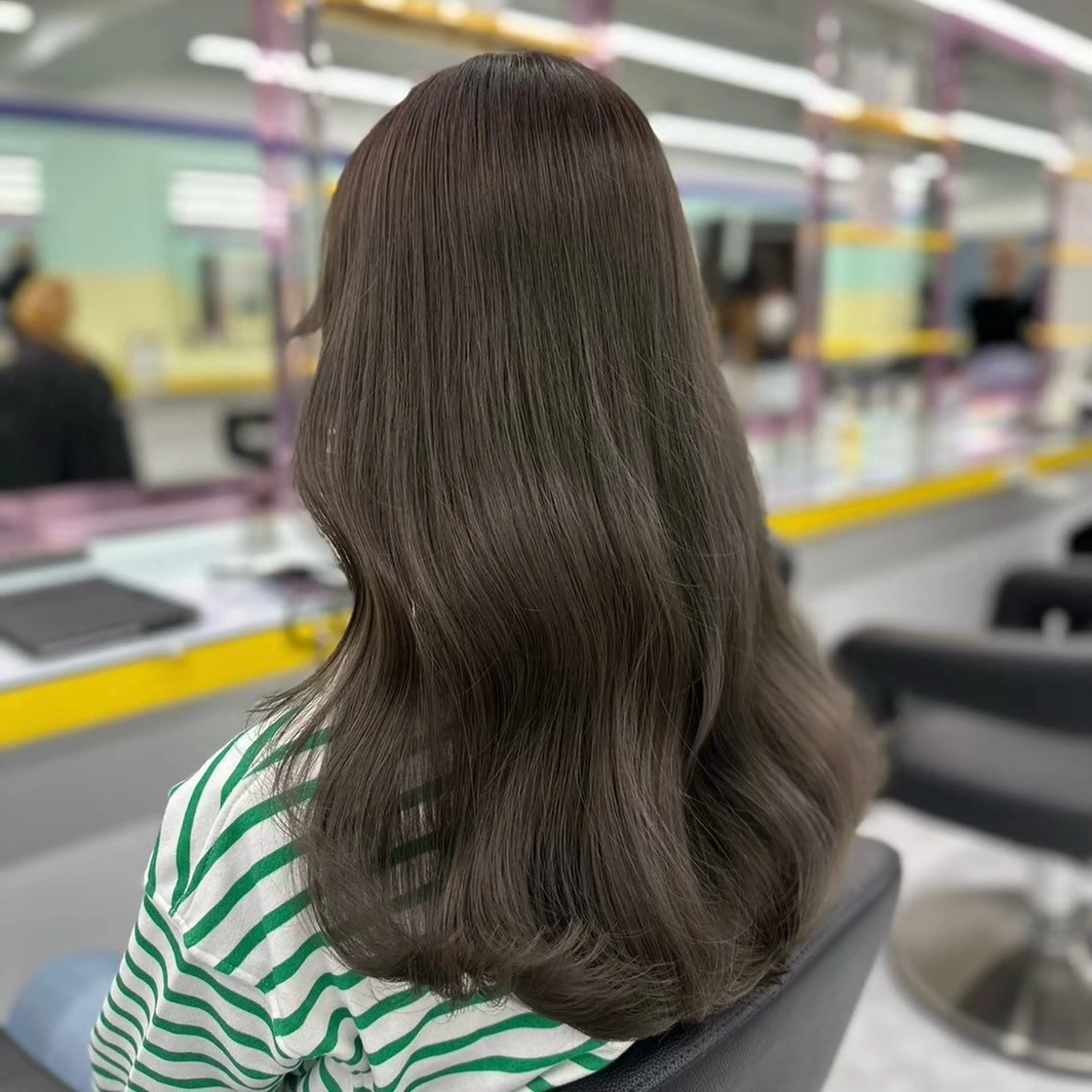 ロング カラー ヘアカラー トリートメント ヘッドスパ 韓国風艶髪🎀 暖色カラー🤍のヘアスタイル