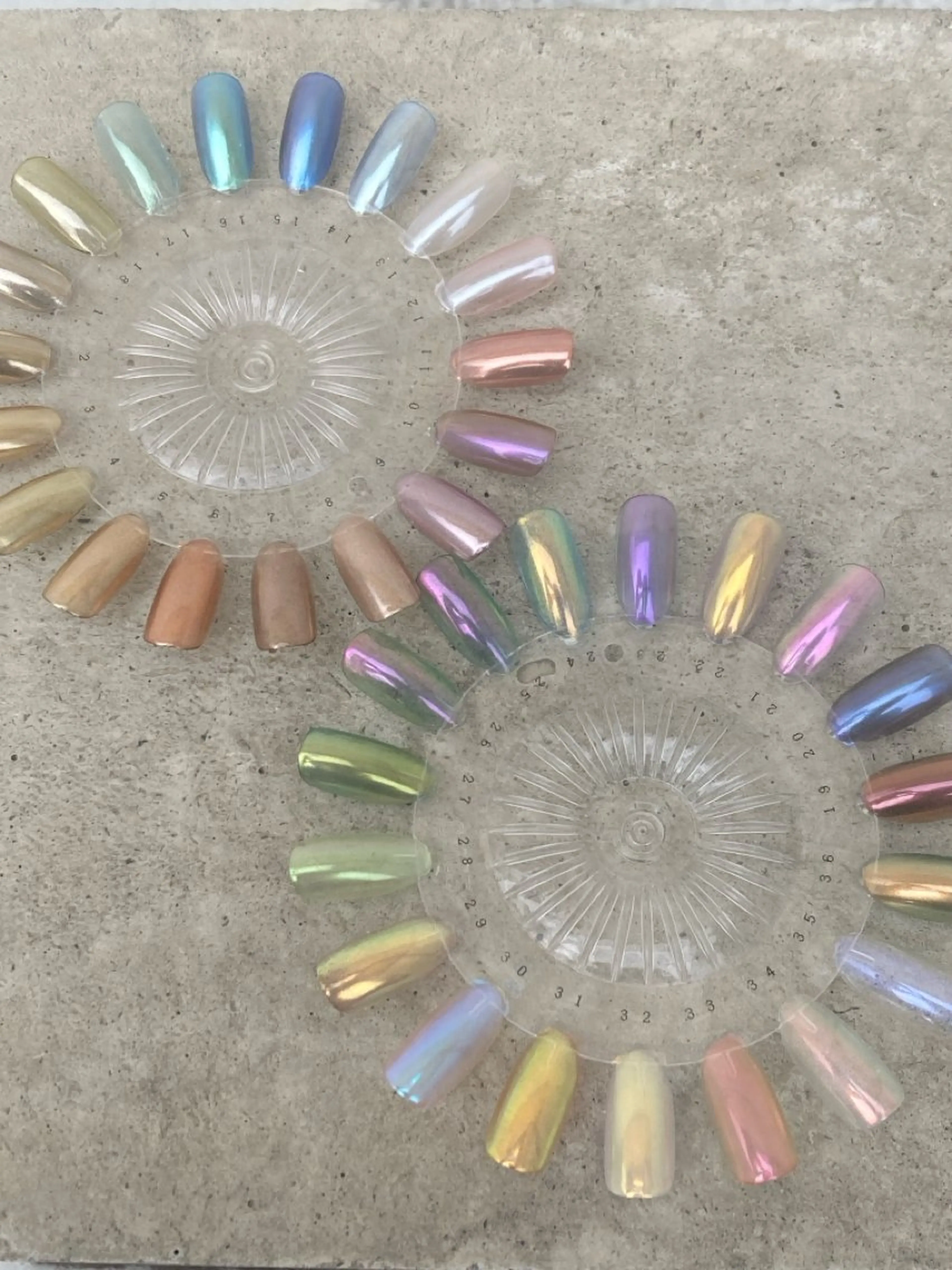 ネイル オーロラネイル ミラーネイル 【GREY】 TAIRAのネイルデザイン