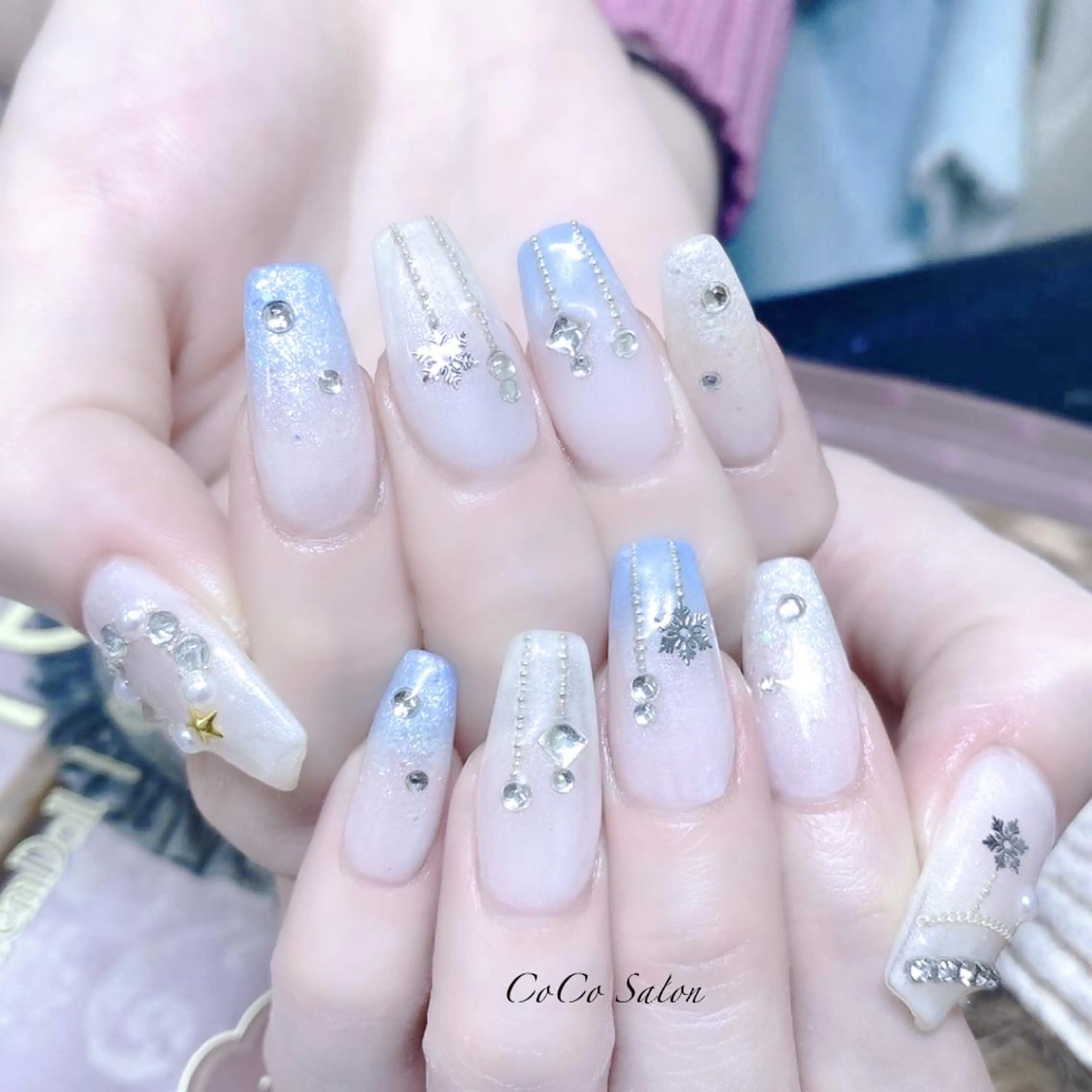 ネイル ブルー 成人式 長さ出し ジェルネイル グラデーション ハンドネイル CoCoSalon ネイル/まつ毛予約のネイルデザイン