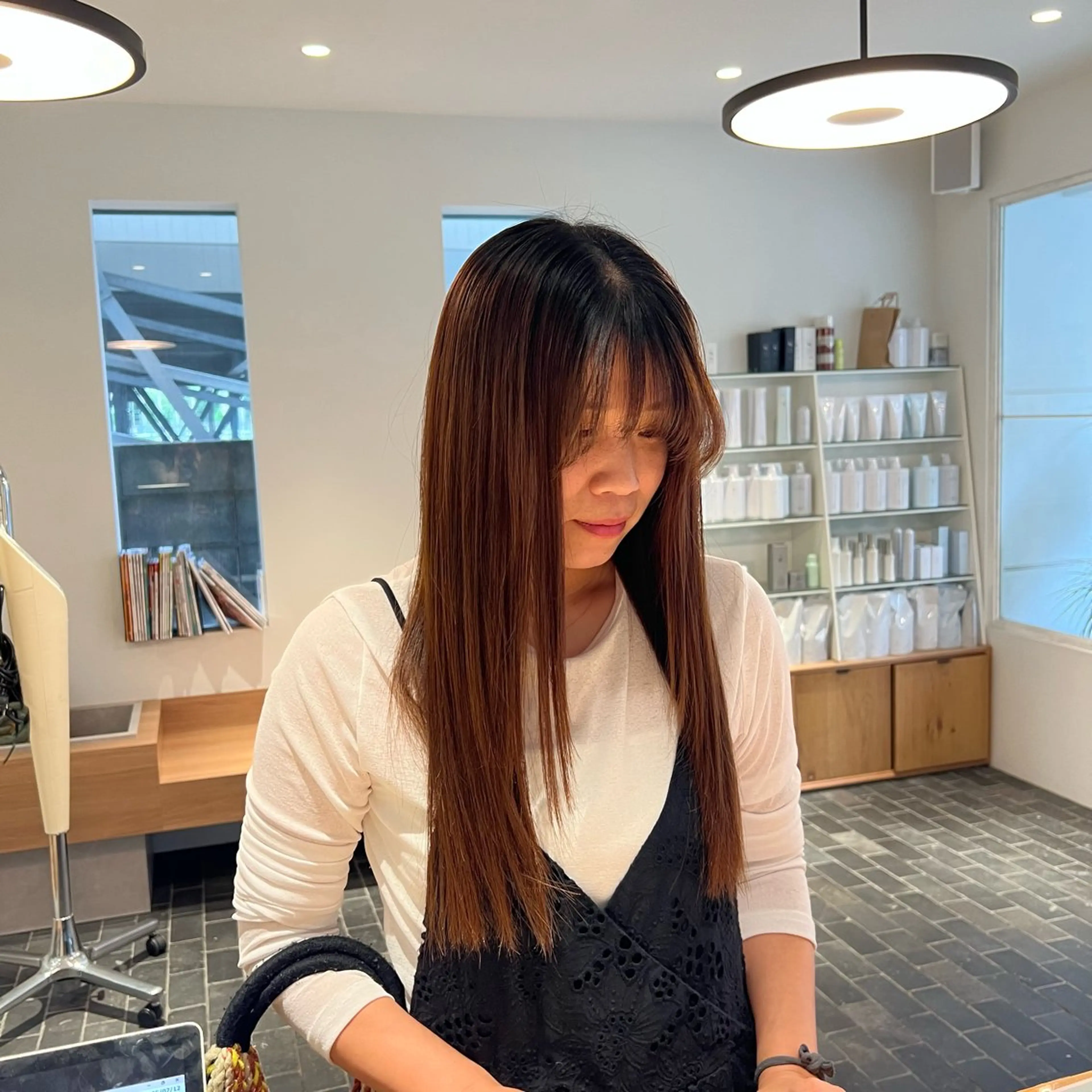 ロング カット 縮毛矯正 ワタナベ モカ🦢ダブルカラーのヘアスタイル