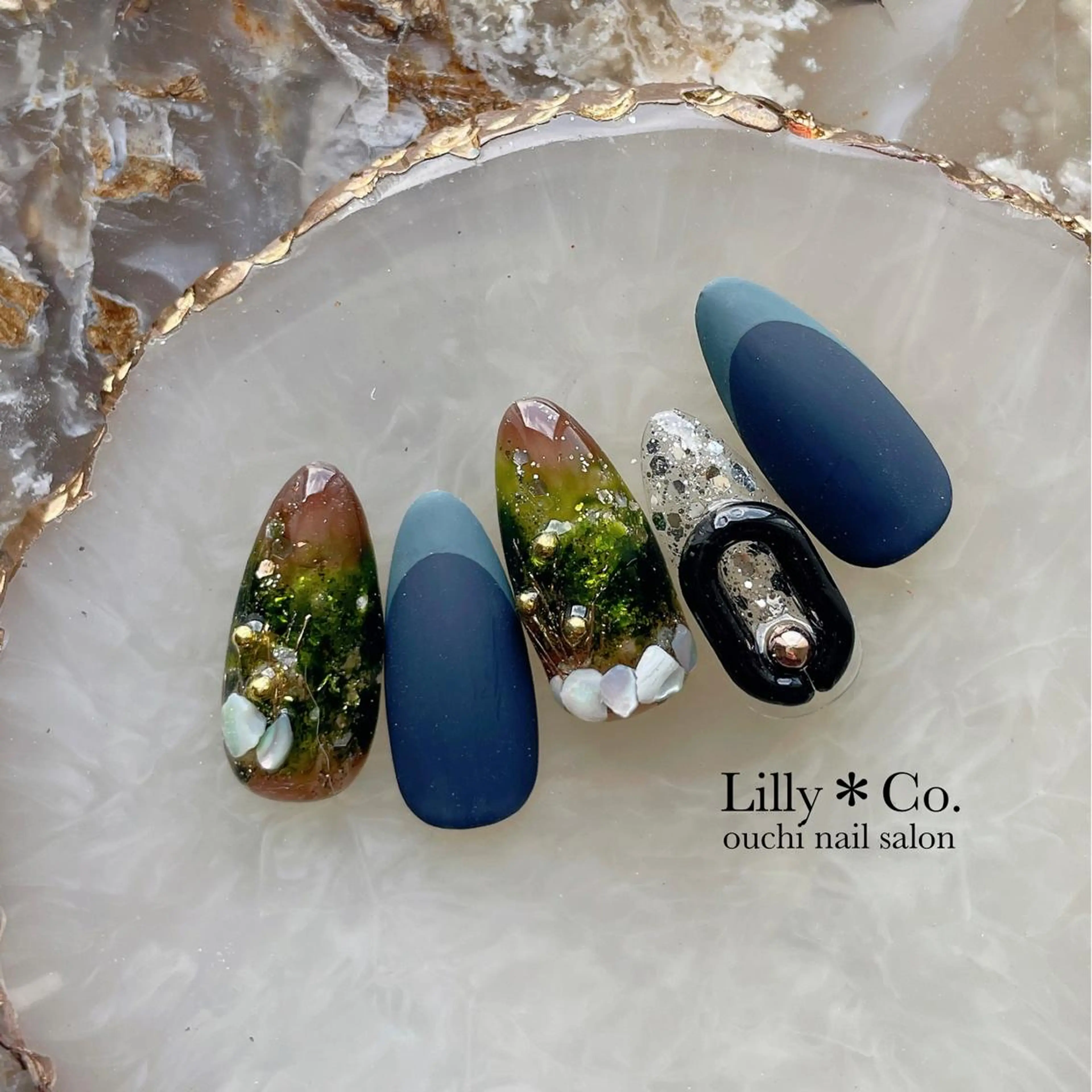 ネイル グリーン ハンドネイル ハンドケア Lilly Co.のネイルデザイン