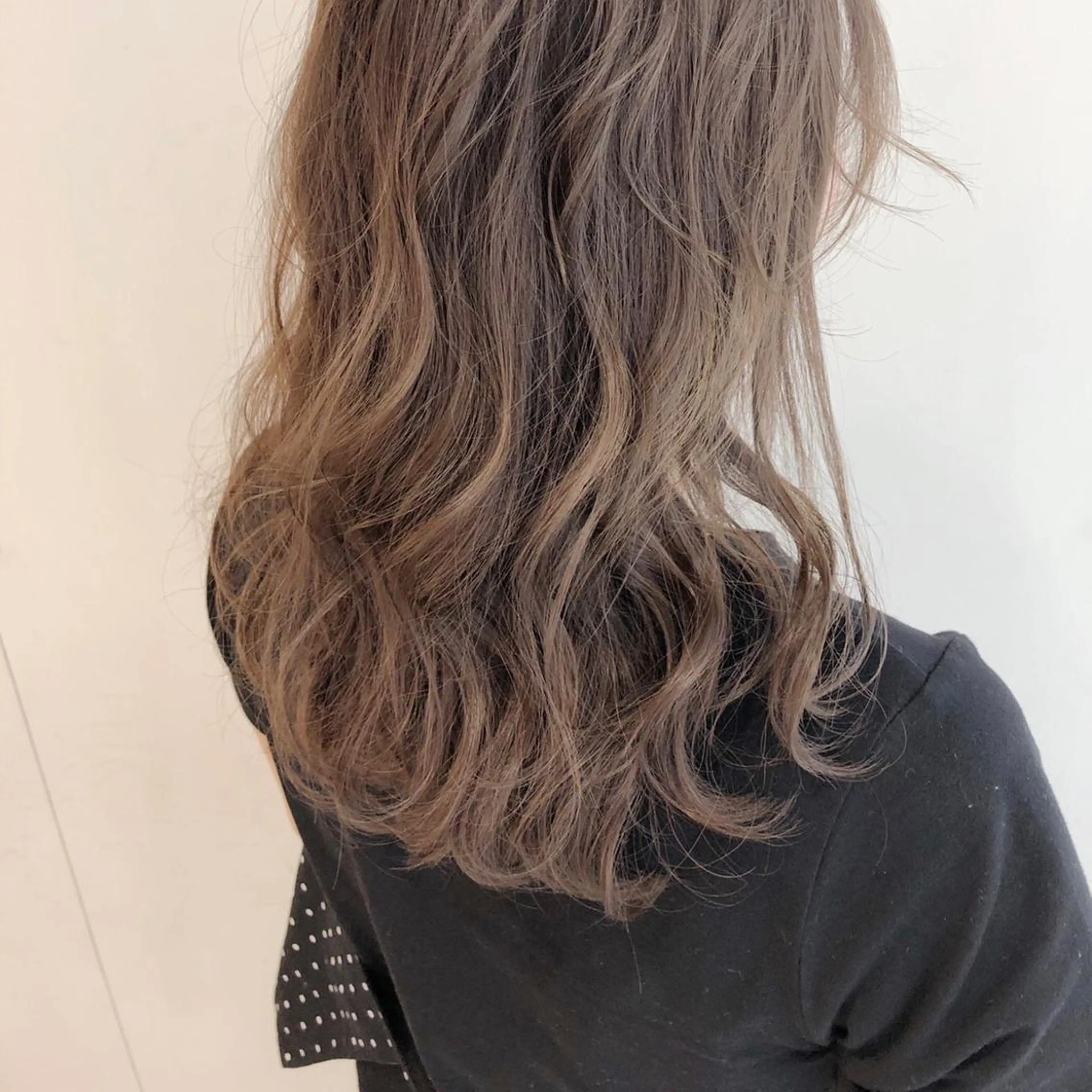 カラー 山口 莉奈のヘアスタイル