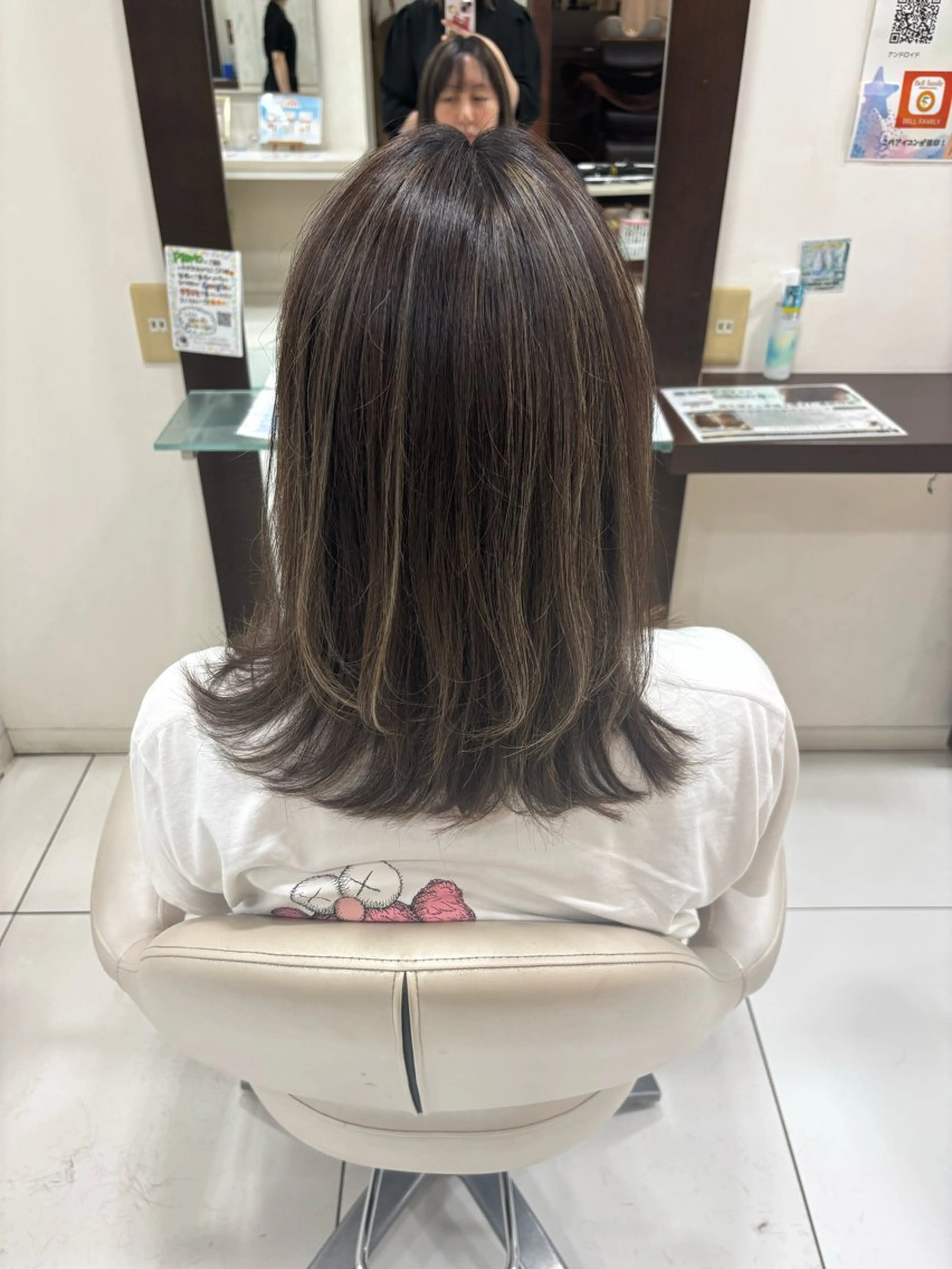 セミロング 三 嶋のヘアスタイル