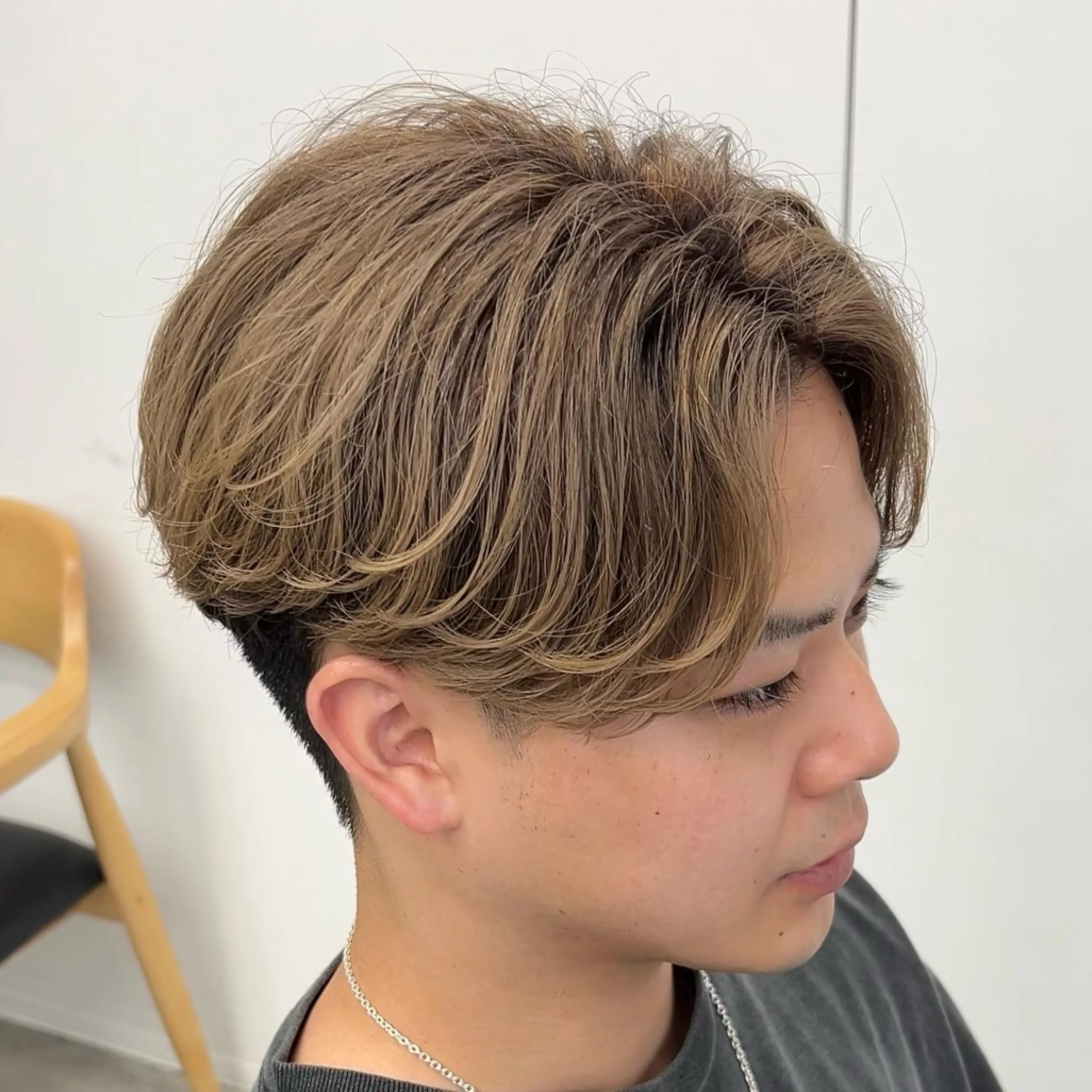 ショート カラー メンズ メンズバレイヤージュ メンズブリーチ センターパート バレイヤージュ ブリーチ カット ヘアカラー メンズパーマ/ 新潟駅/佐藤裕のヘアスタイル