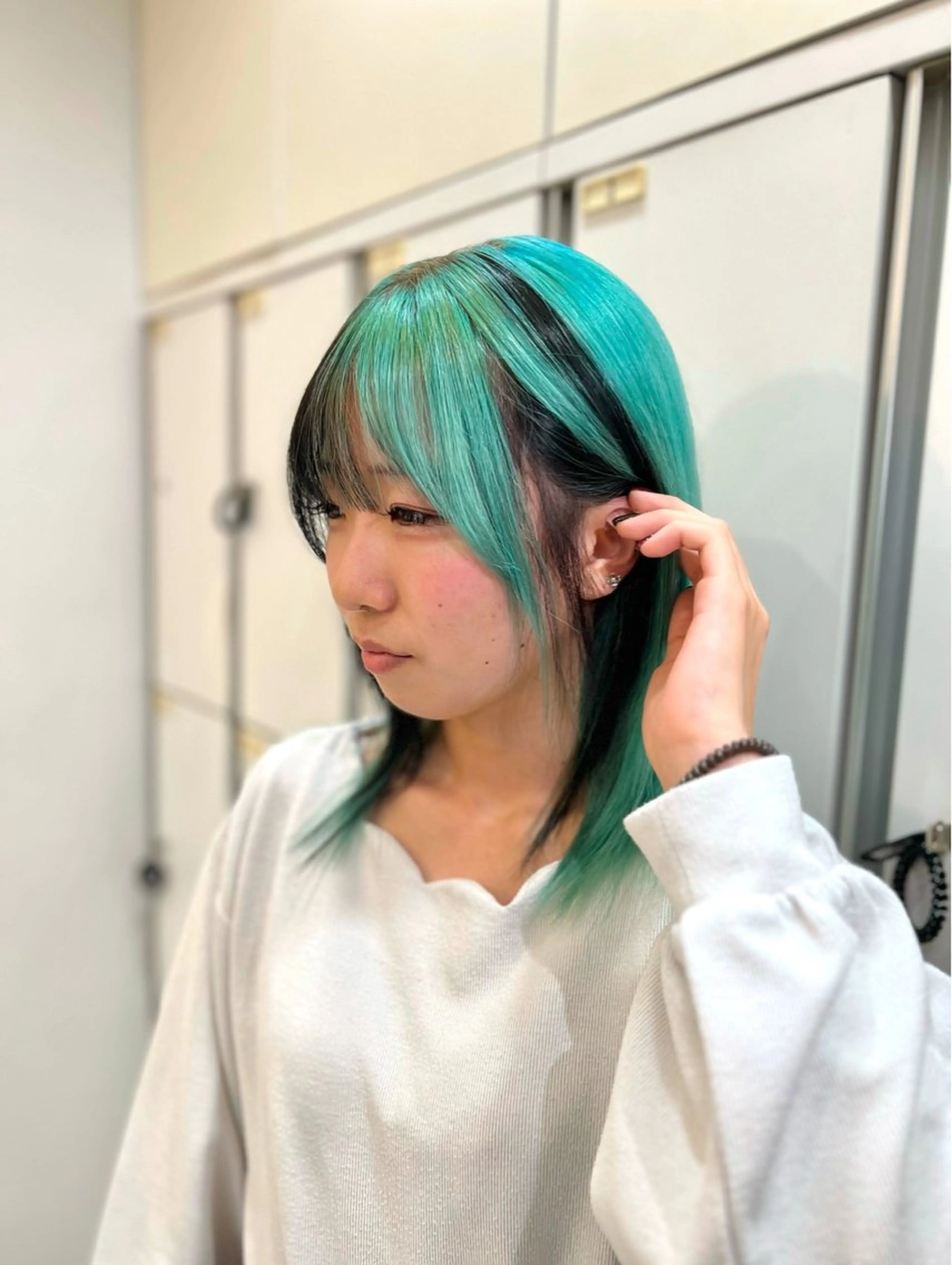 セミロング カラー ブリーチ インナー/2次元/ 推しカラー/しゅうとのヘアスタイル