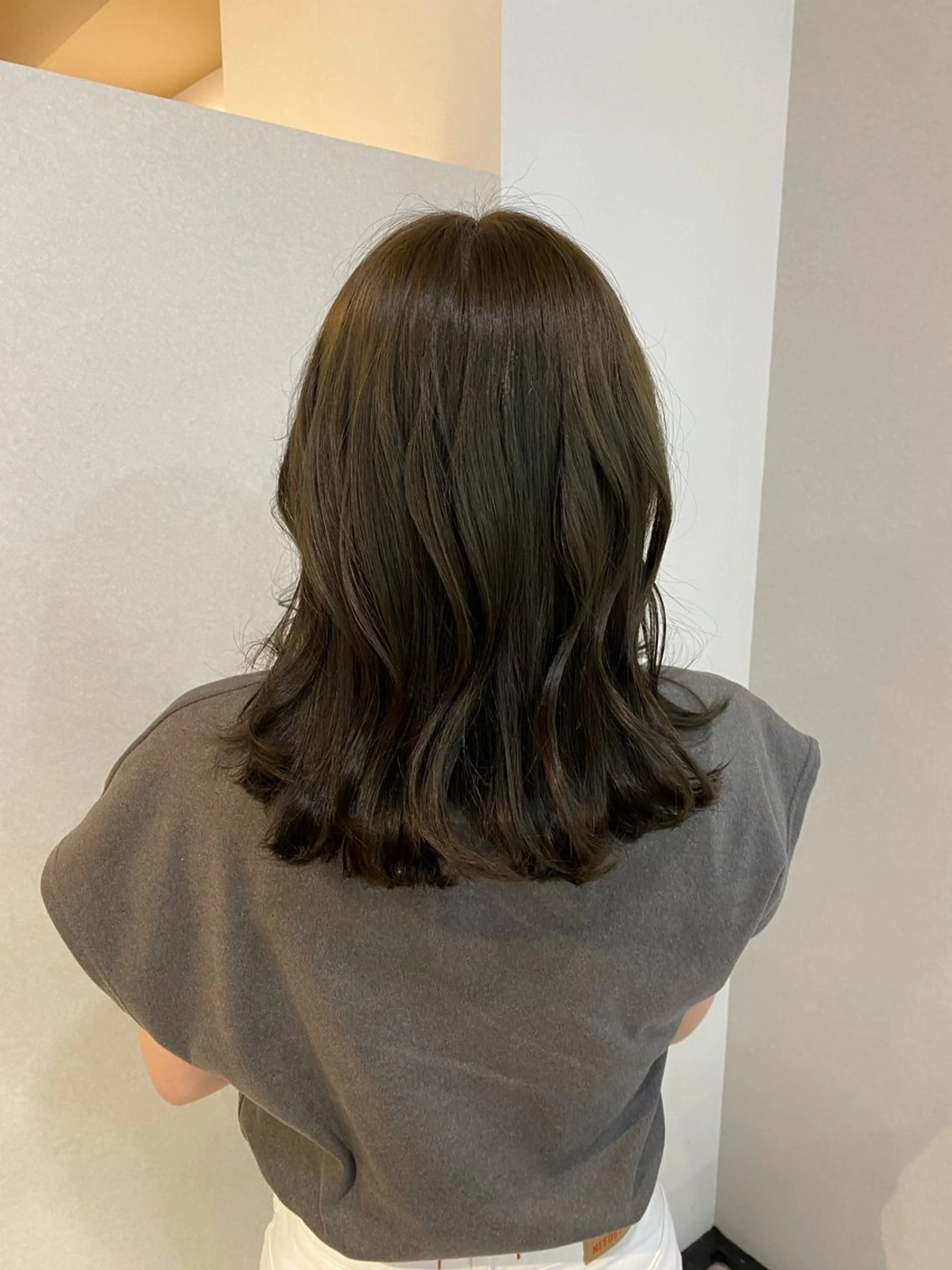 ミディアム カラー 透明感カラー グレージュ オリーブグレージュ オリーブグレー ハナダ メイのヘアスタイル