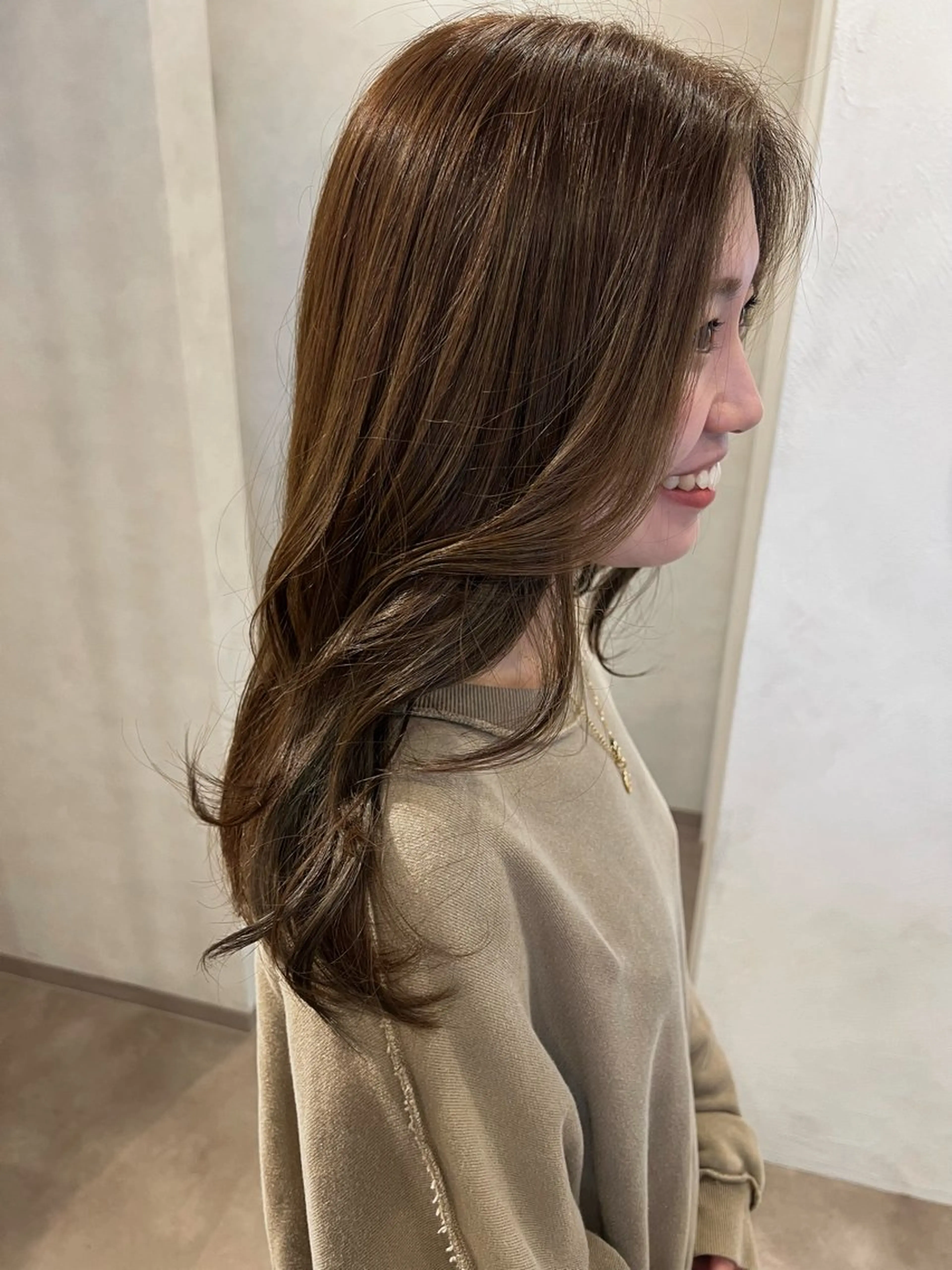 セミロング カラー ベージュカラー オリーブベージュ 縮毛矯正/髪質改善 riwaのヘアスタイル