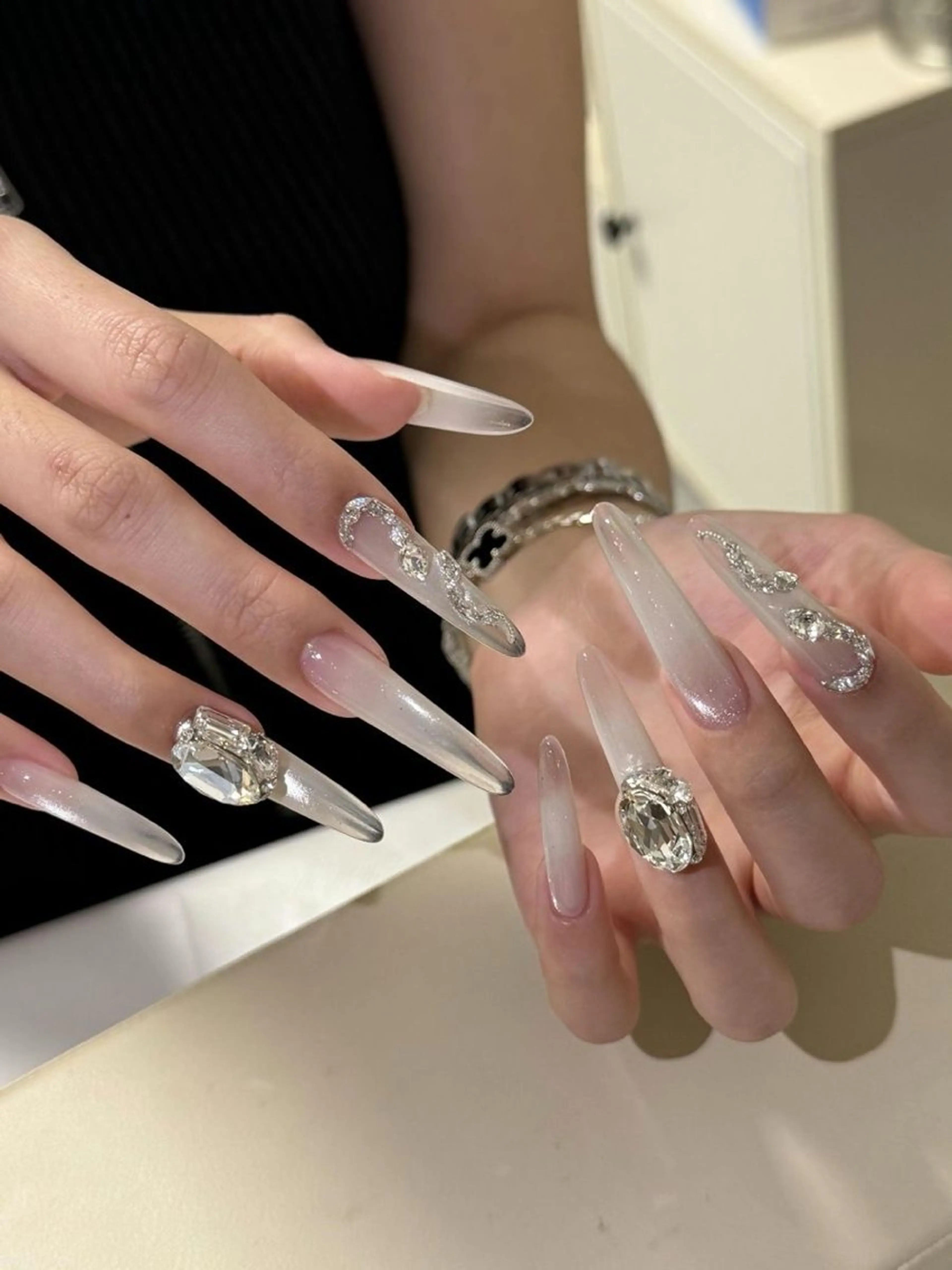 ロング 韓国風ヘア ロング ハンドネイル あい 小森のネイルデザイン