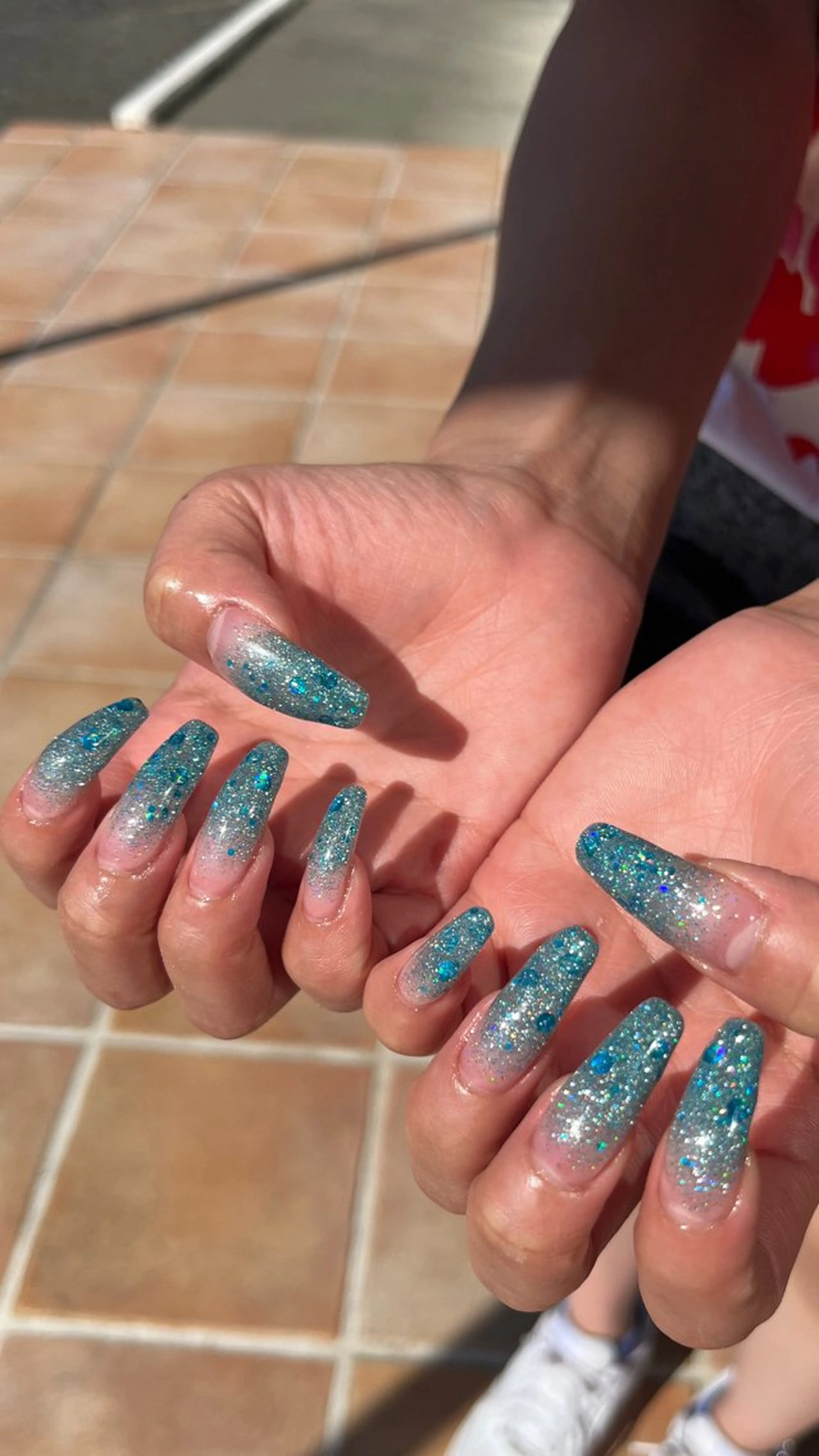 ネイル グラデーション ラメ(グリッター) ラメグラデーション ロングネイル 🎀Earth chihiro🤍のネイルデザイン