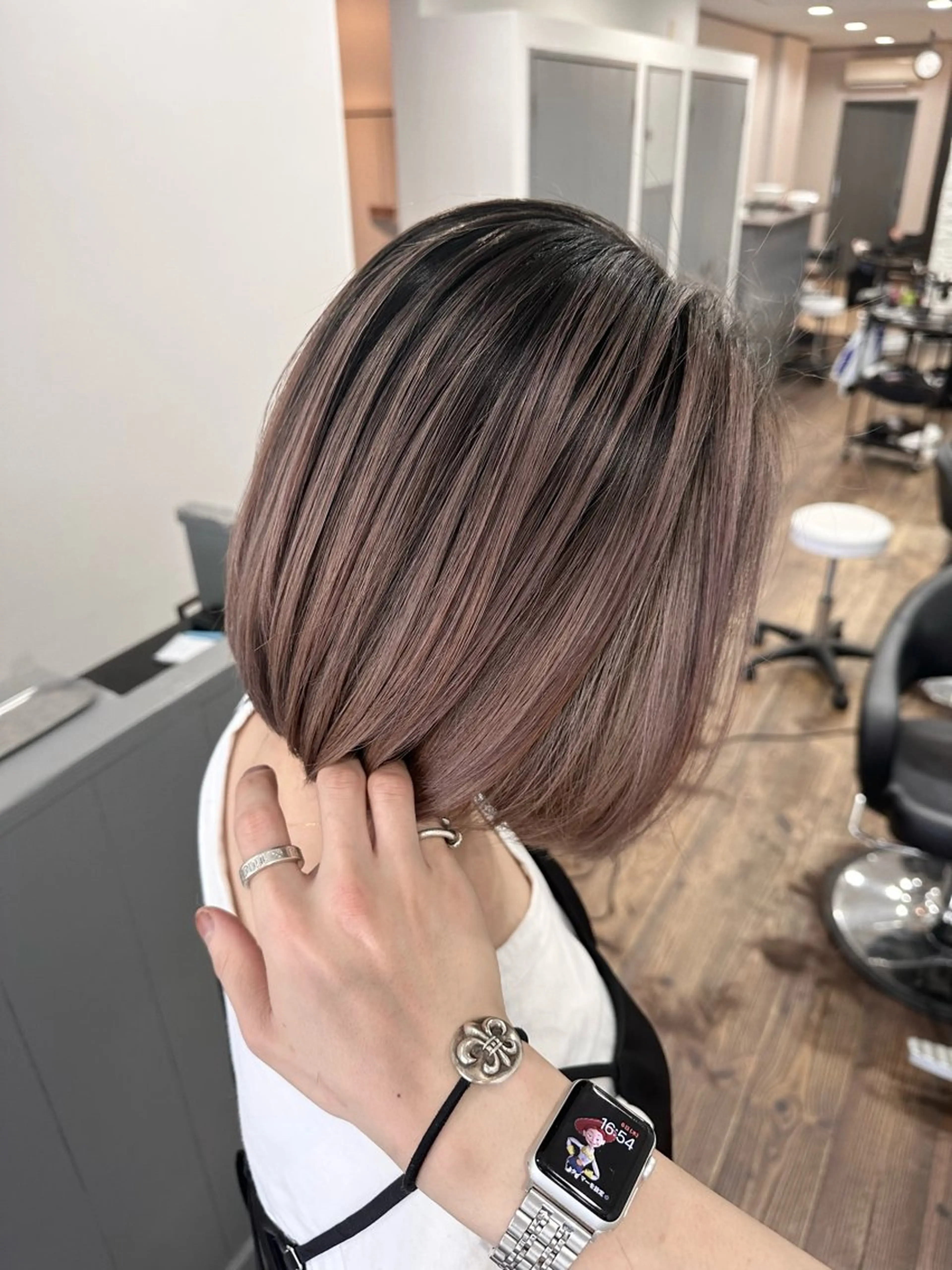 ミディアム カット ヘアカラー トリートメント バレイヤージュ 隅中秀弥のヘアスタイル