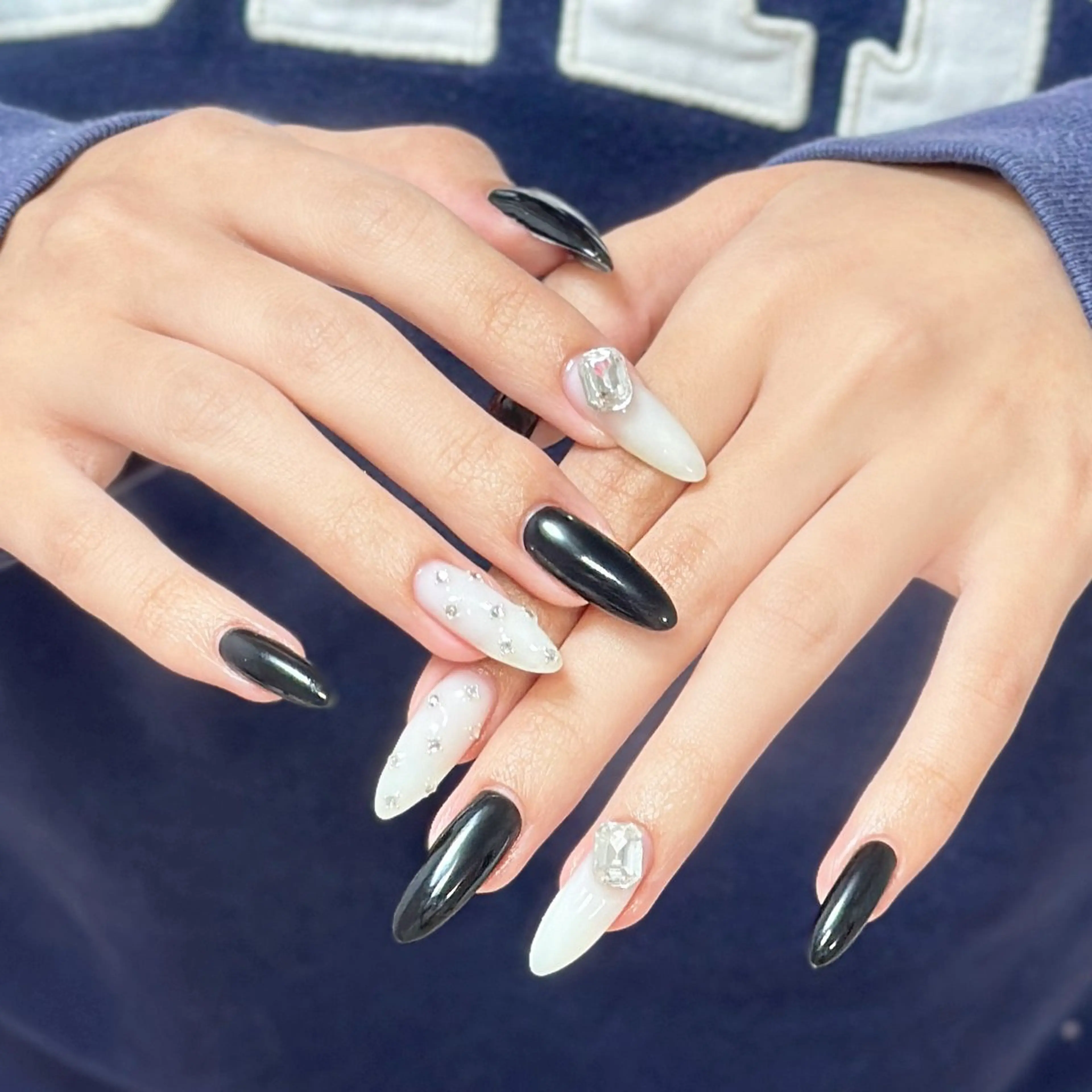 ネイル アートネイル オーロラネイル チークネイル フレンチネイル ガラスフレンチ 🎀YooLi Nail salonのネイルデザイン
