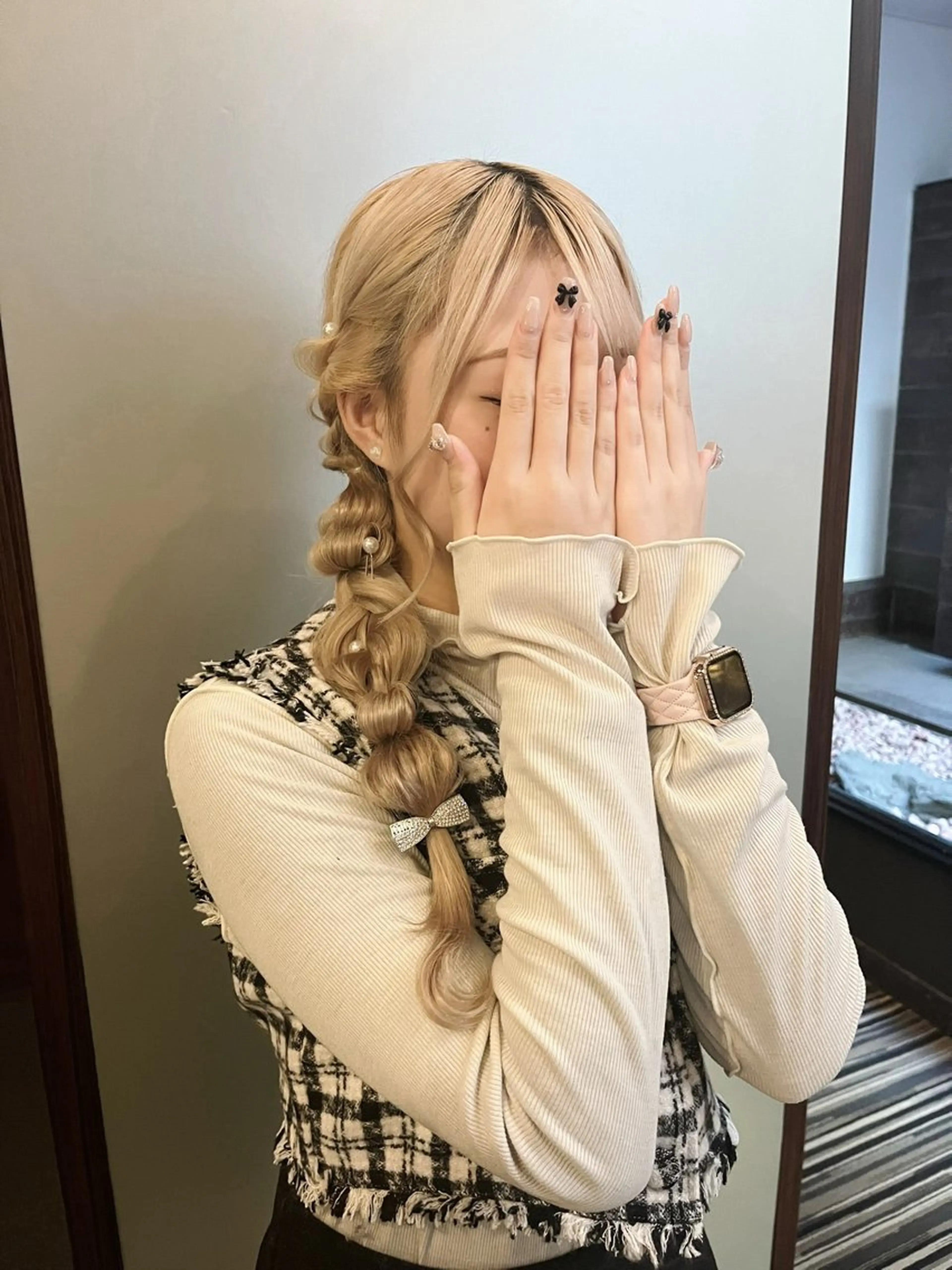 ヘアアレンジ ヘアセット ハイトーンカラー💞 くるみ🎀のヘアスタイル