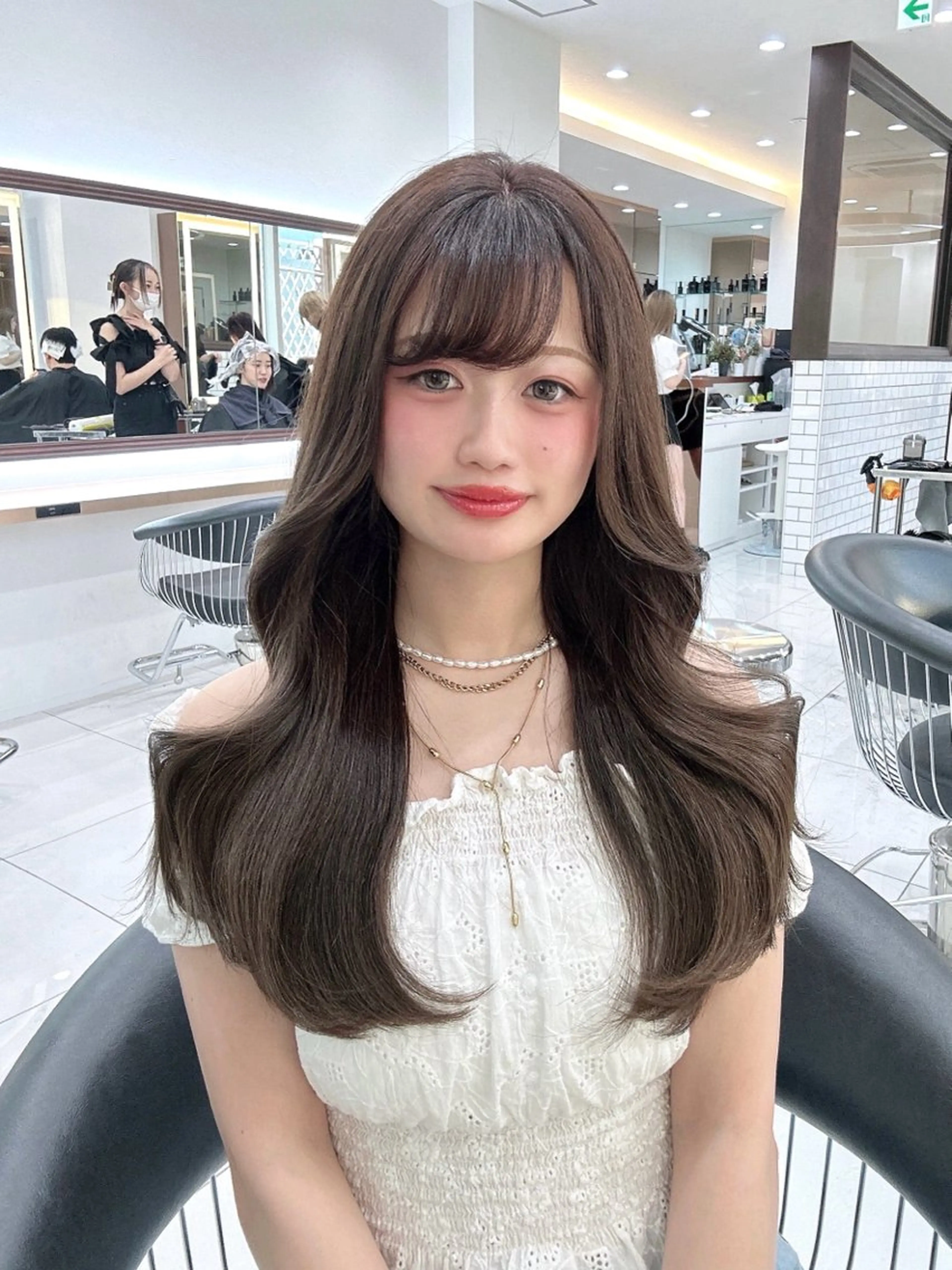 ロング カラー ヘアアレンジ ベージュカラー ヘーゼル レイヤーカット 柳堀 日菜のマツエク・マツパデザイン