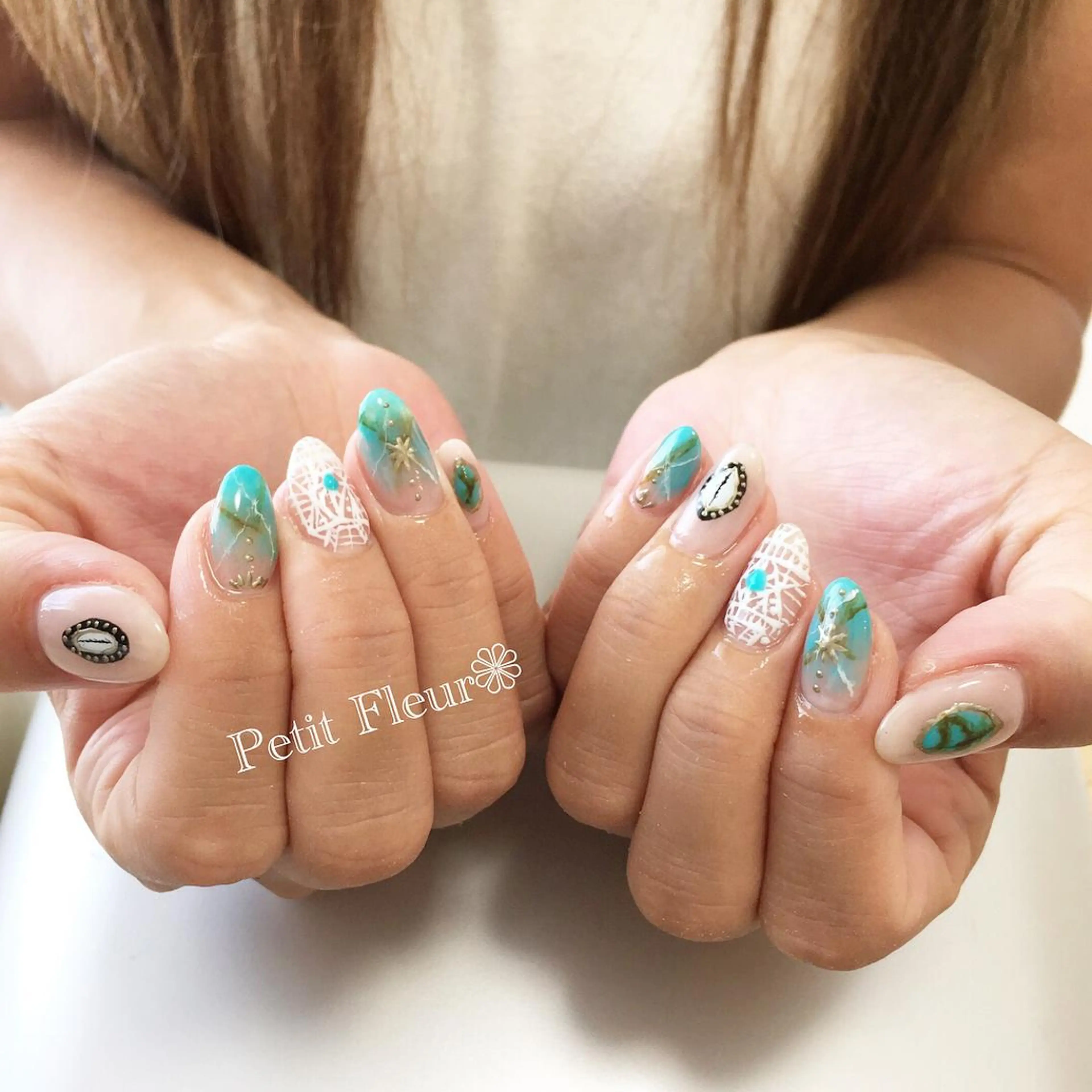 ネイル ブルー 夏ネイル Petit Fleur所属・青柳 亜梨奈のマツエク・マツパデザイン