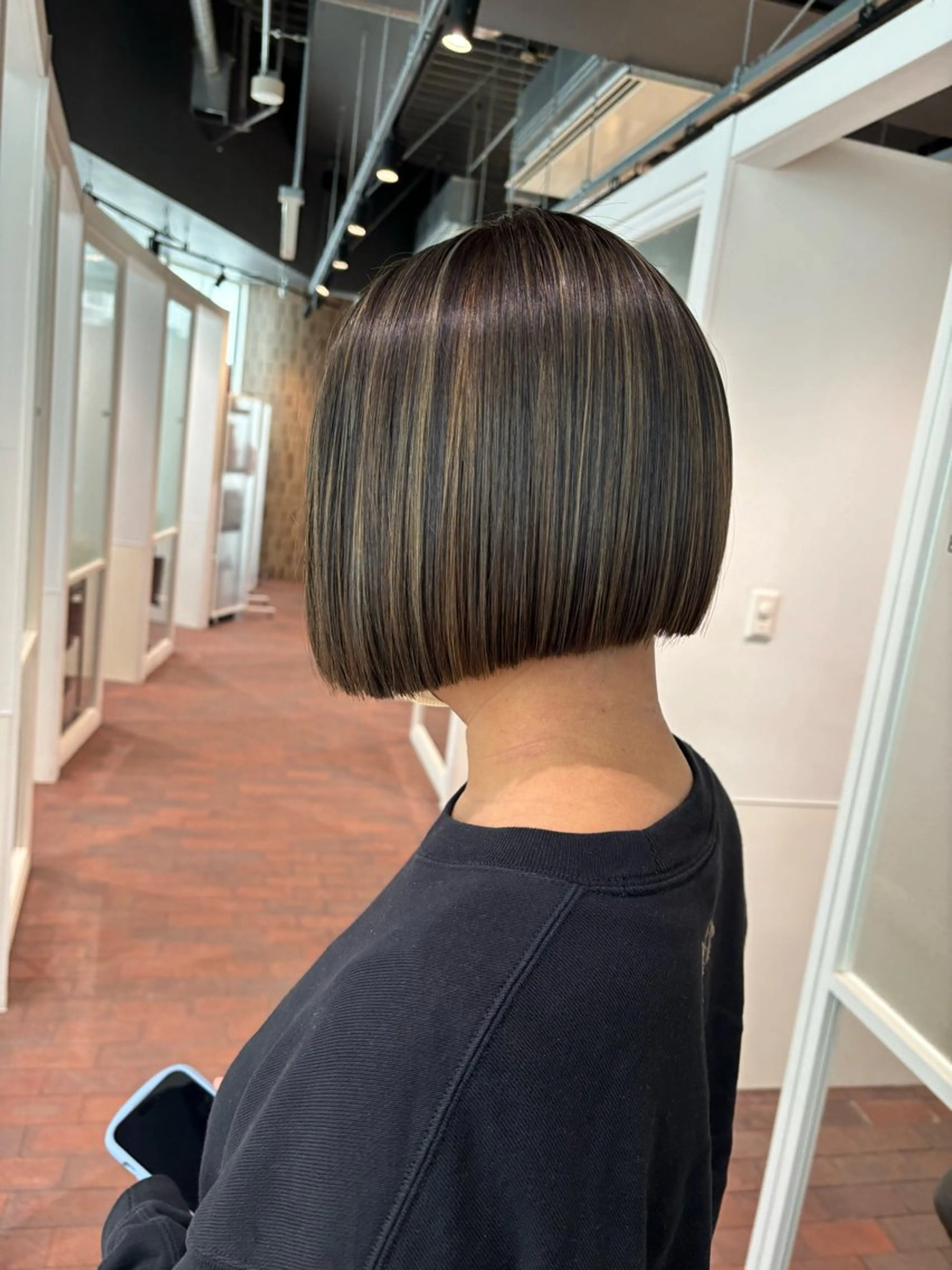 ショート カラー 切りっぱなしボブ ベージュカラー ハイライトカラー ボブ ハイライト マンツーマン 縮毛矯正/マユコのヘアスタイル